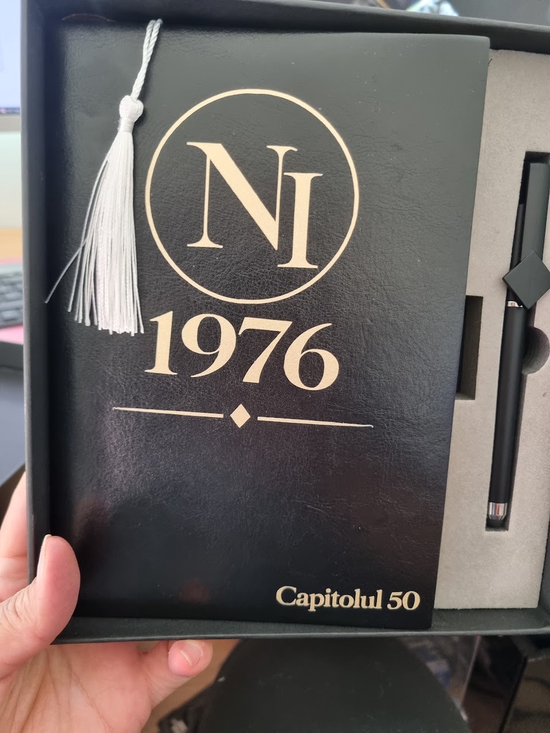 Agendă A5 din Piele Ecologica si Pix Multifunctional cu Gel Negru Personalizata - casă & stil de viață - seturi de cadou - Artynos.ro