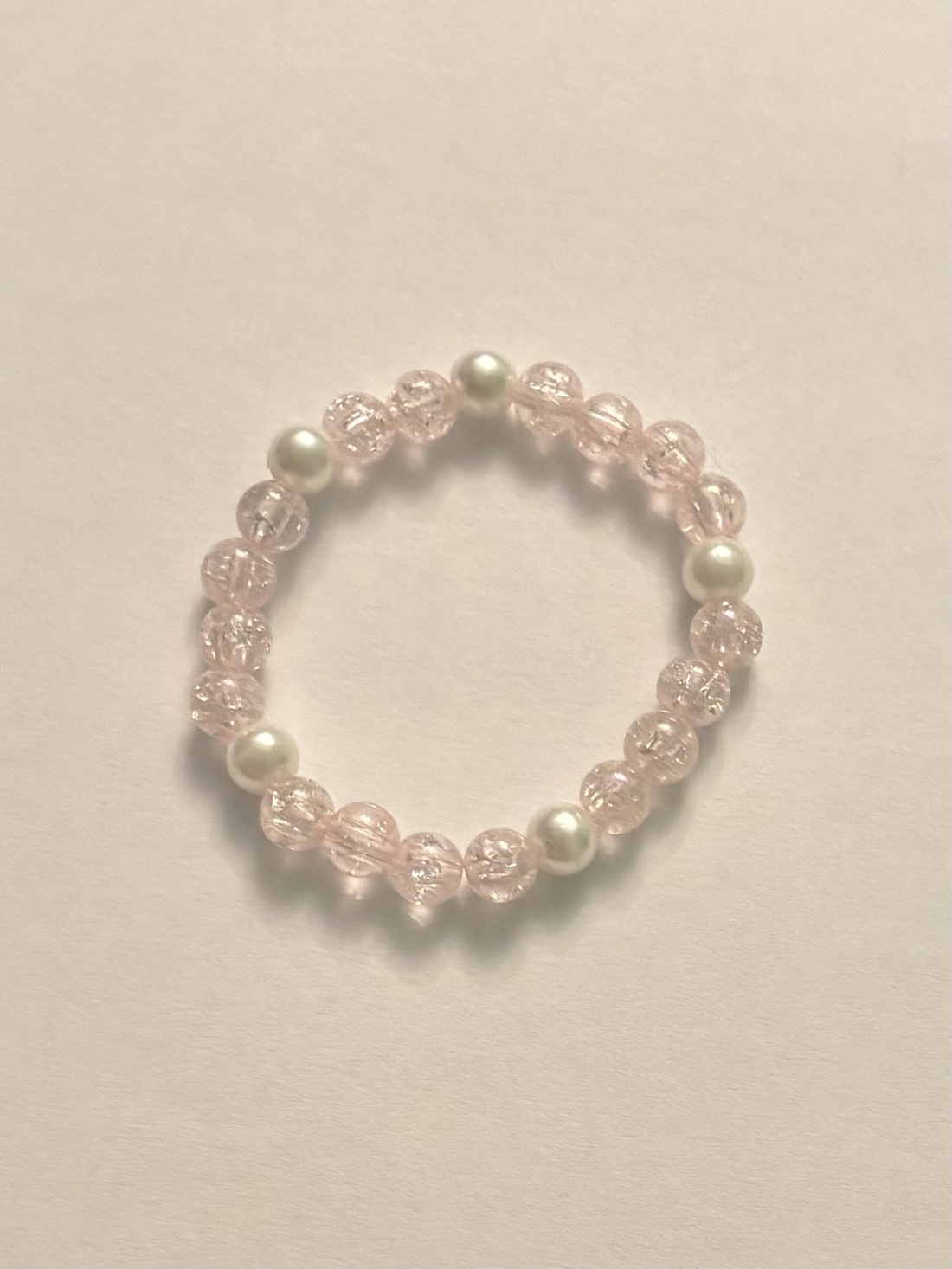 Brățară roz cu perle - bijuterii - brățări - brățări din mărgele - Artynos.ro