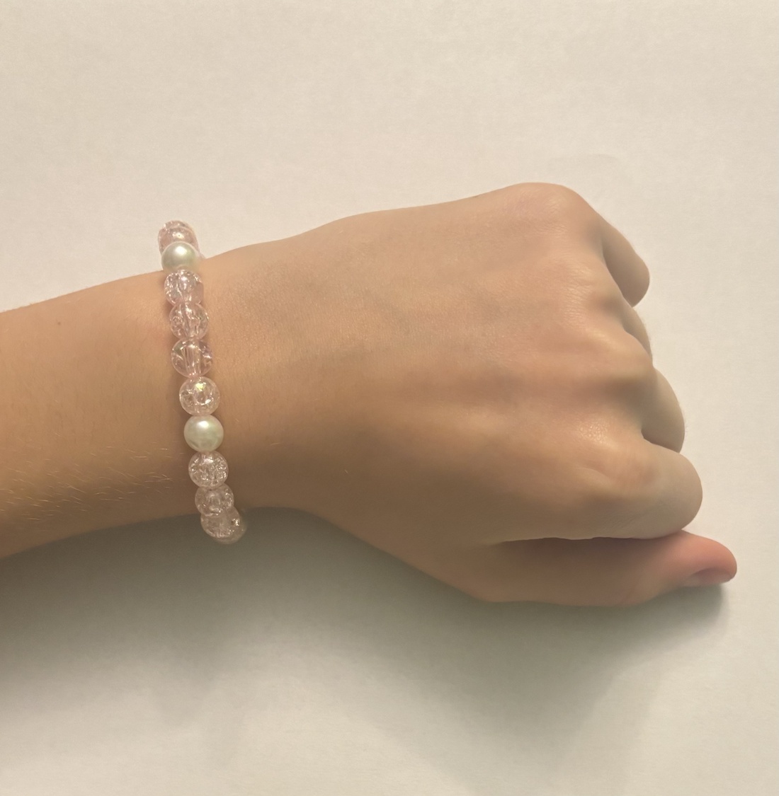 Brățară roz cu perle - bijuterii - brățări - brățări din mărgele - Artynos.ro