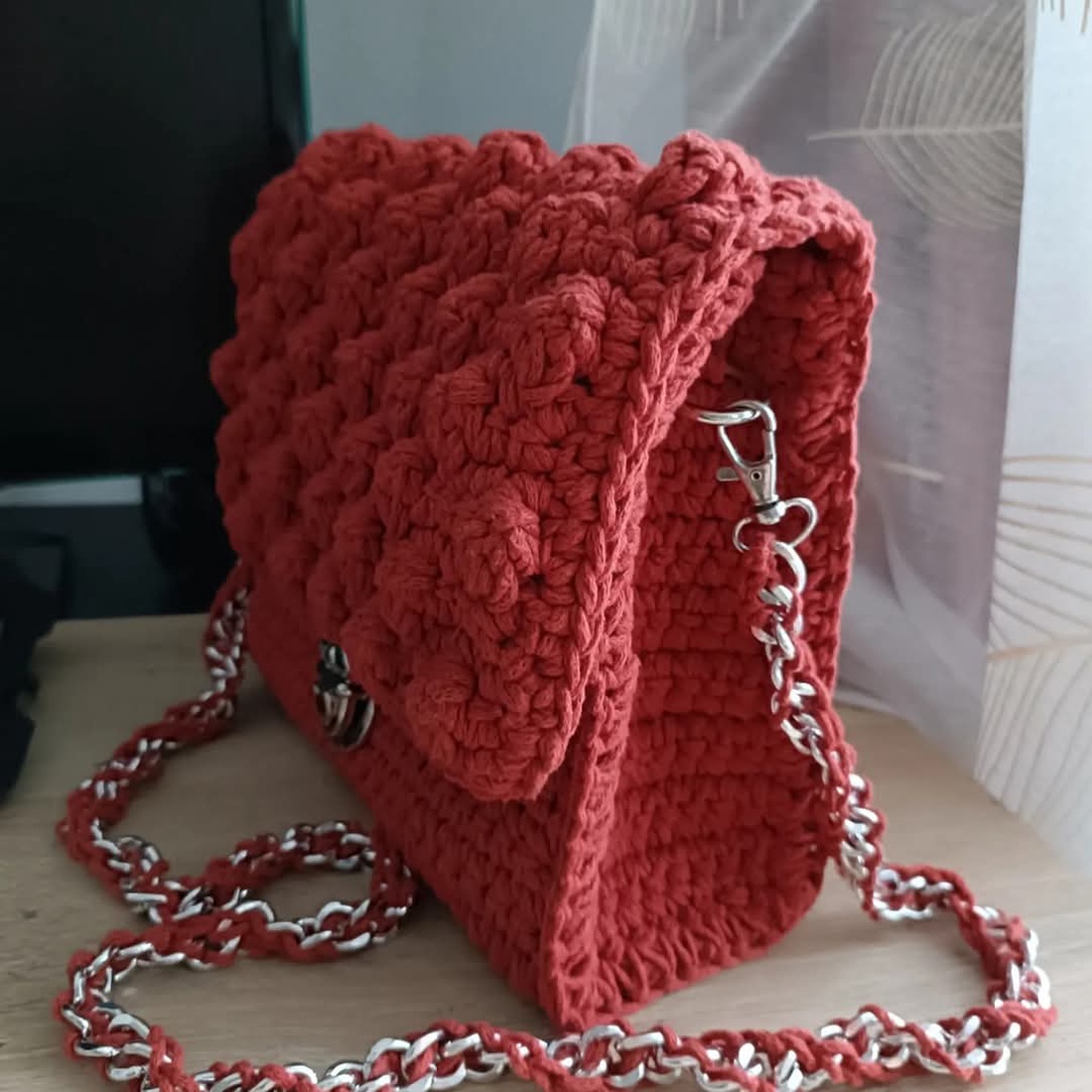 Geantă Ruby Pop - geantă și husă - genți de umăr și genți de mână - genți casual, genți de mână - Artynos.ro Geantă Ruby Pop - geantă și husă - genți de umăr și genți de mână - genți casual, genți de mână - Artynos.ro