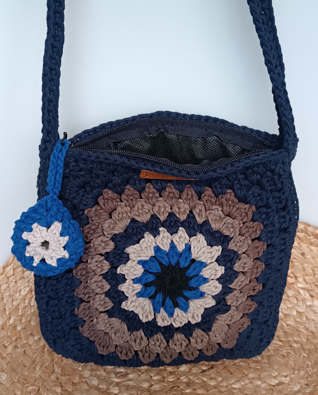 Geantă Granny Mozaic - geantă și husă - genți de umăr și genți de mână - genți casual, genți de mână - Artynos.ro Geantă Granny Mozaic - geantă și husă - genți de umăr și genți de mână - genți casual, genți de mână - Artynos.ro