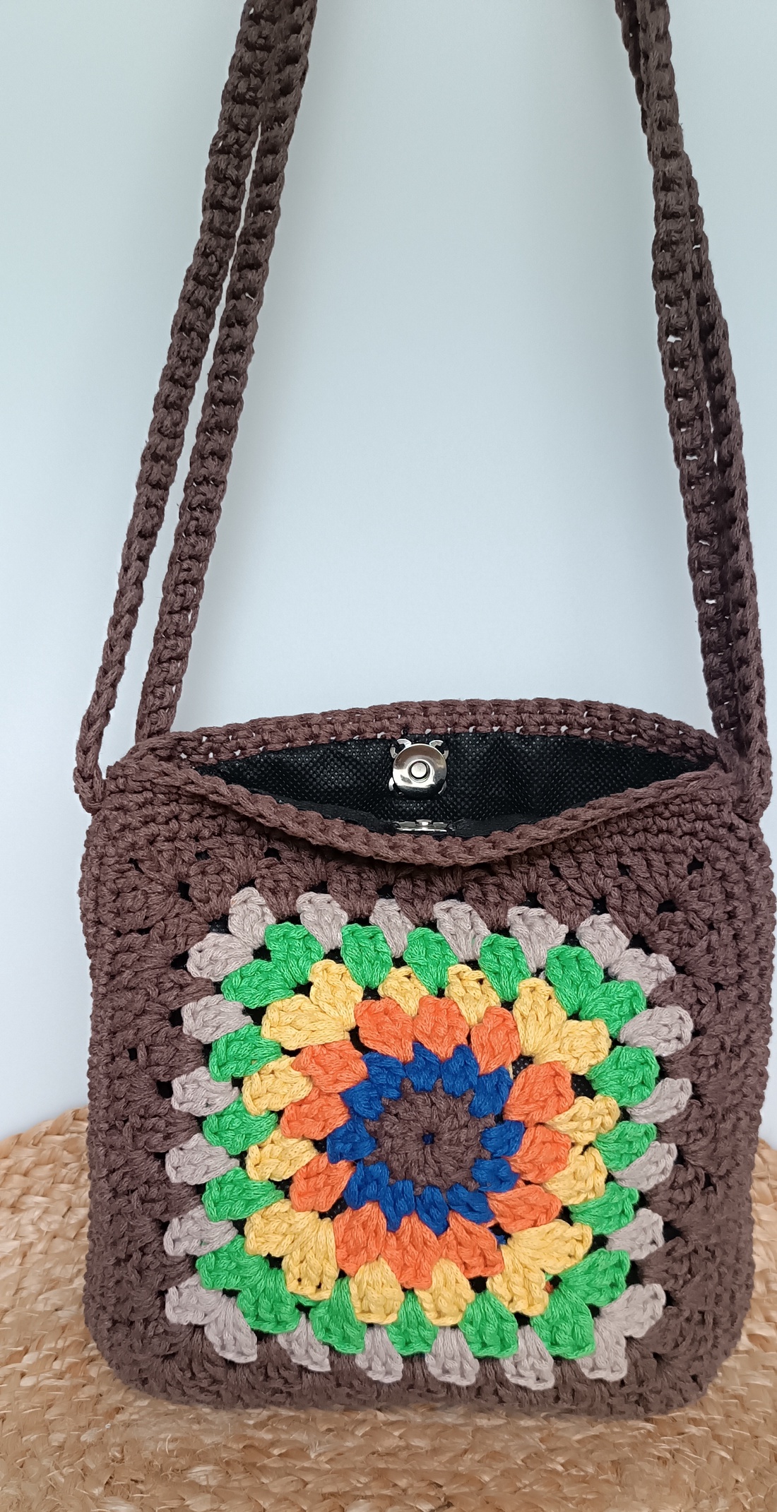 Geantă croșetată Granny Color - geantă și husă - genți de umăr și genți de mână - geantă casual - Artynos.ro Geantă croșetată Granny Color - geantă și husă - genți de umăr și genți de mână - geantă casual - Artynos.ro