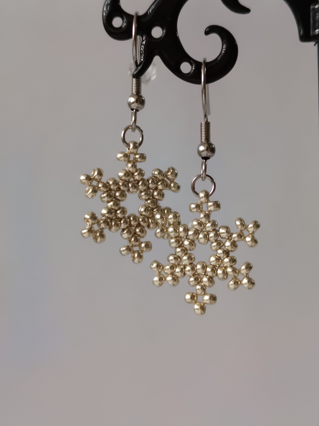Cercei fulg de nea - bijuterii - cercei - cercei din mărgele - Artynos.ro
