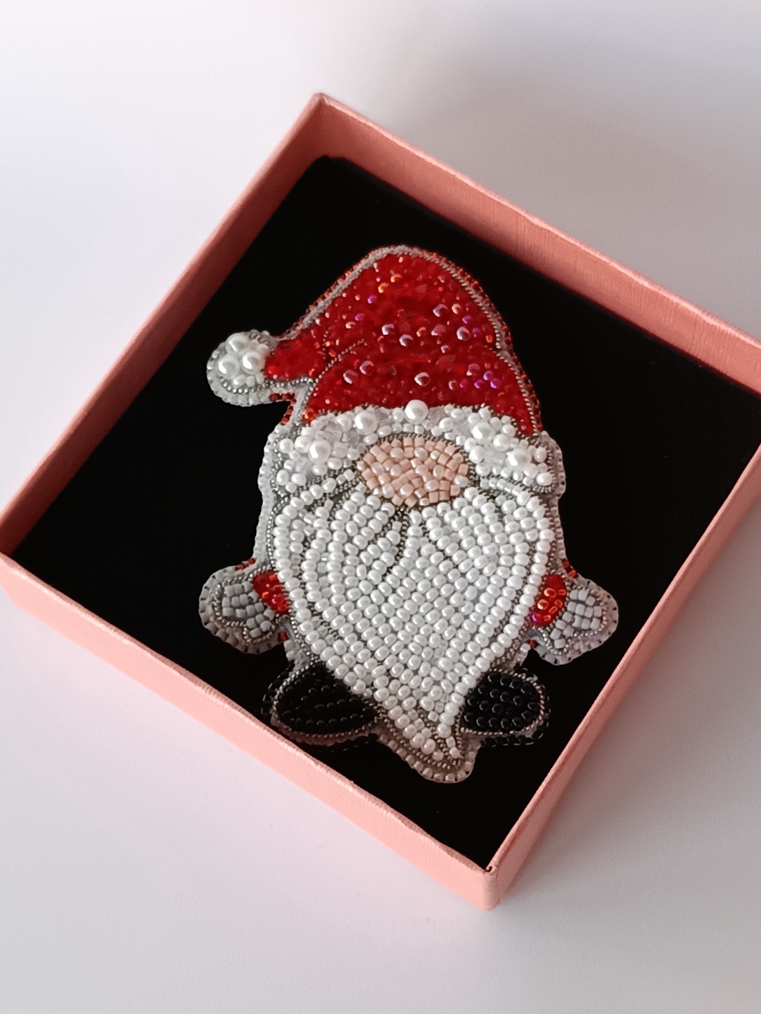 Broșă Moș Crăciun  - bijuterii - broșe - Artynos.ro