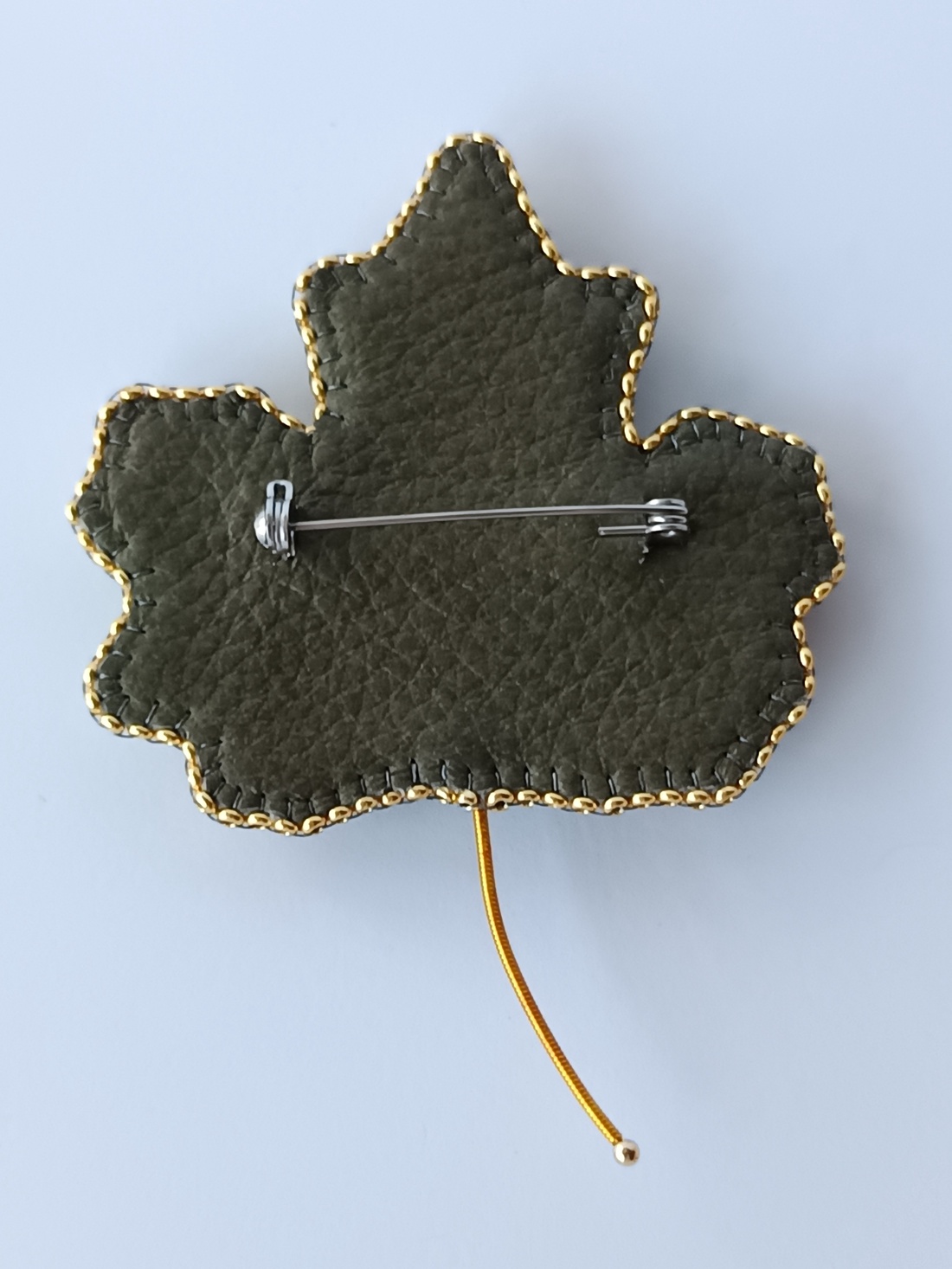 Broșă frunză de arțar  - bijuterii - broșe - Artynos.ro