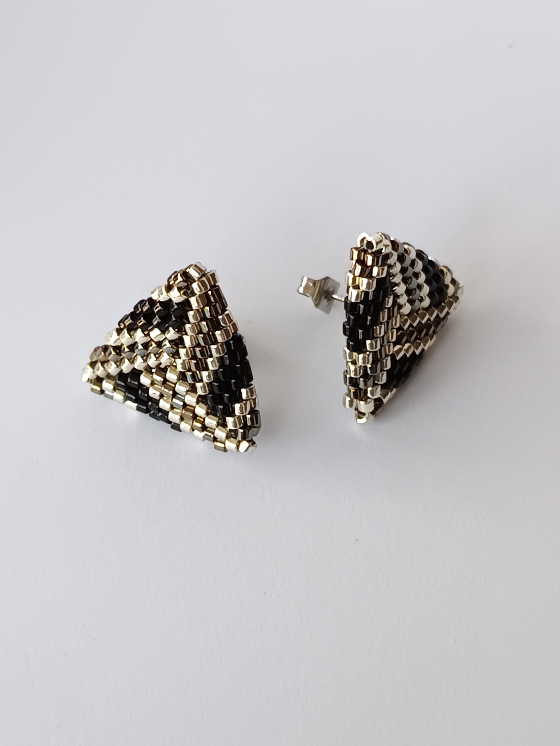 Cercei triunghiulari - bijuterii - cercei - cercei din mărgele - Artynos.ro