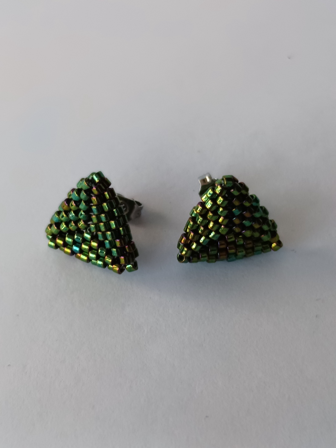 Cercei triunghiulari - bijuterii - cercei - cercei din mărgele - Artynos.ro