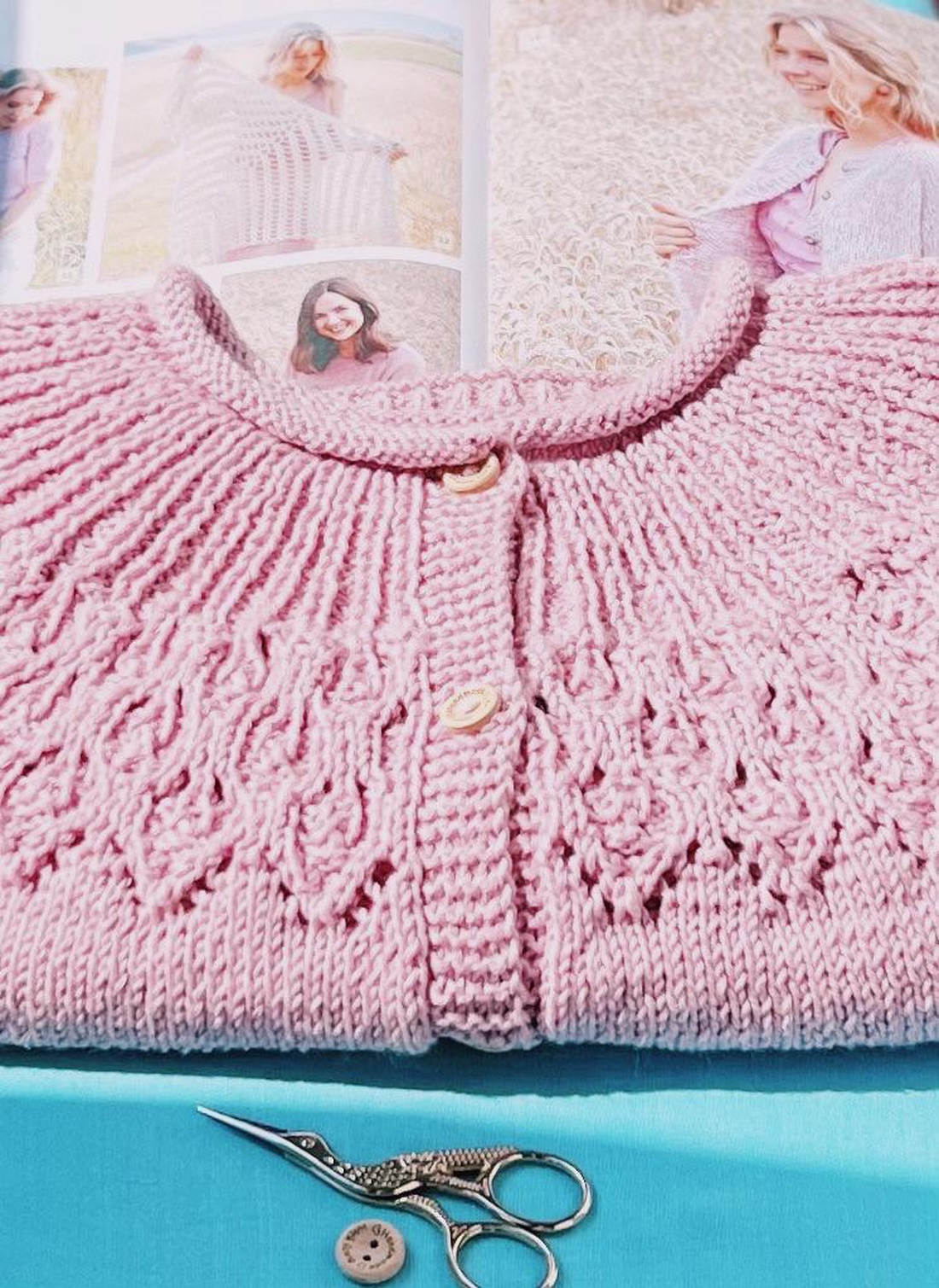 Cardigan tricotat manual - îmbrăcăminte și modă - haine damă - hanorace, cardigane - Artynos.ro Cardigan tricotat manual - îmbrăcăminte și modă - haine damă - hanorace, cardigane - Artynos.ro