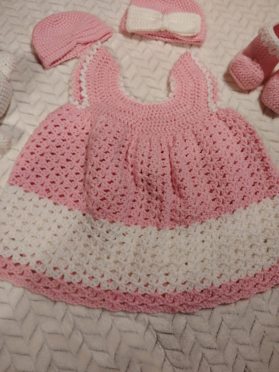 Set crosetat bebelusi - jucării și echipamente pentru copii - daruri de botez - Artynos.ro