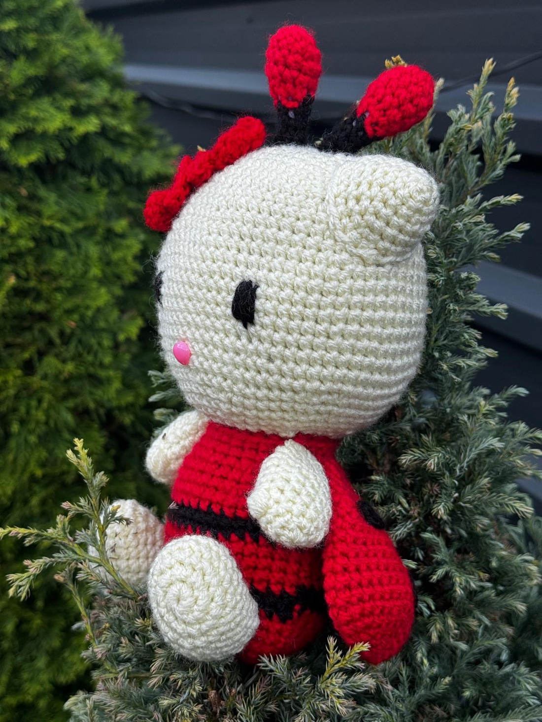 Jucarie crosetata buburuza Hello Kitty - jucării și echipamente pentru copii - plușuri - figurine de pluș - Artynos.ro