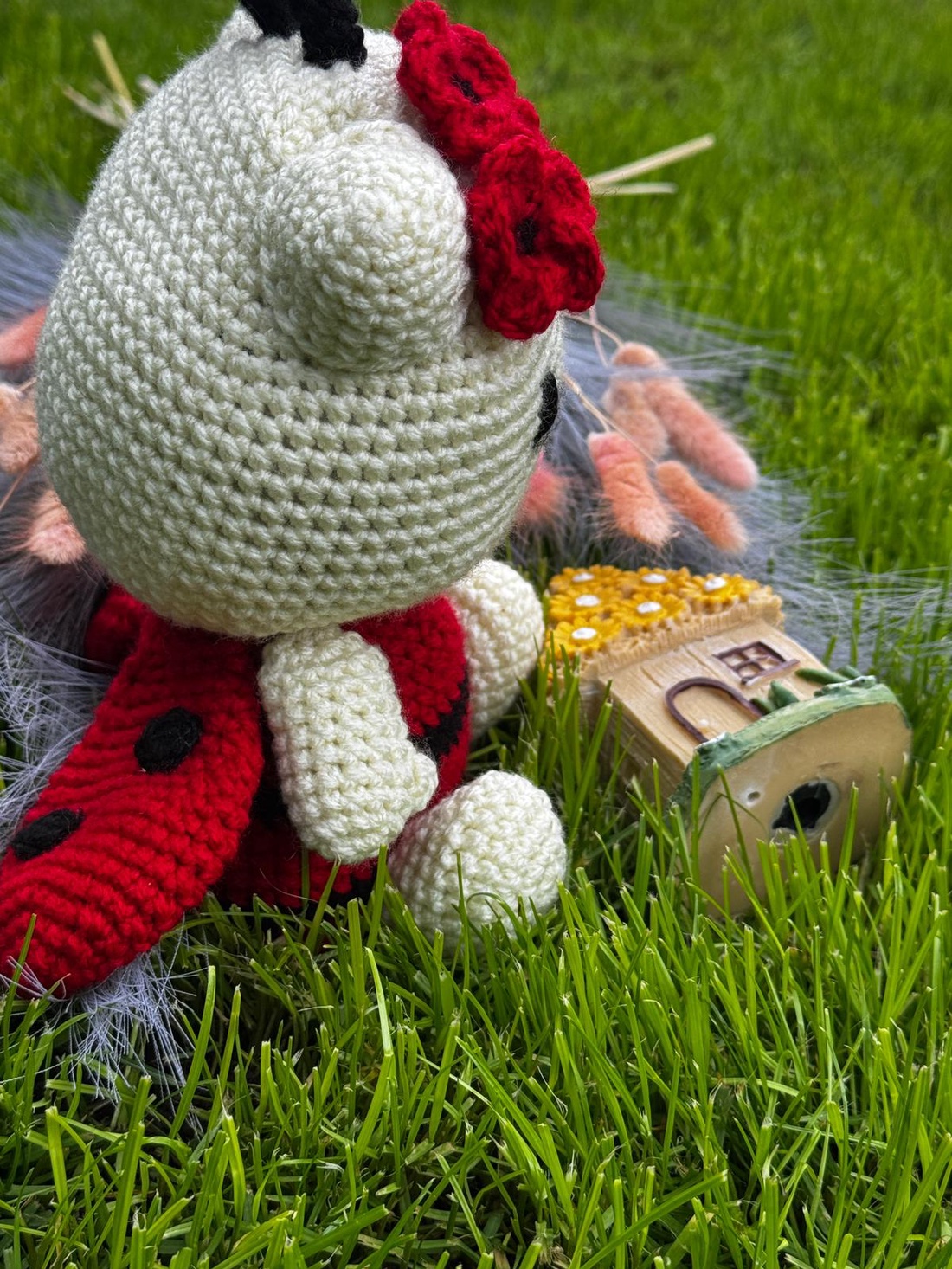 Jucarie crosetata buburuza Hello Kitty - jucării și echipamente pentru copii - plușuri - figurine de pluș - Artynos.ro
