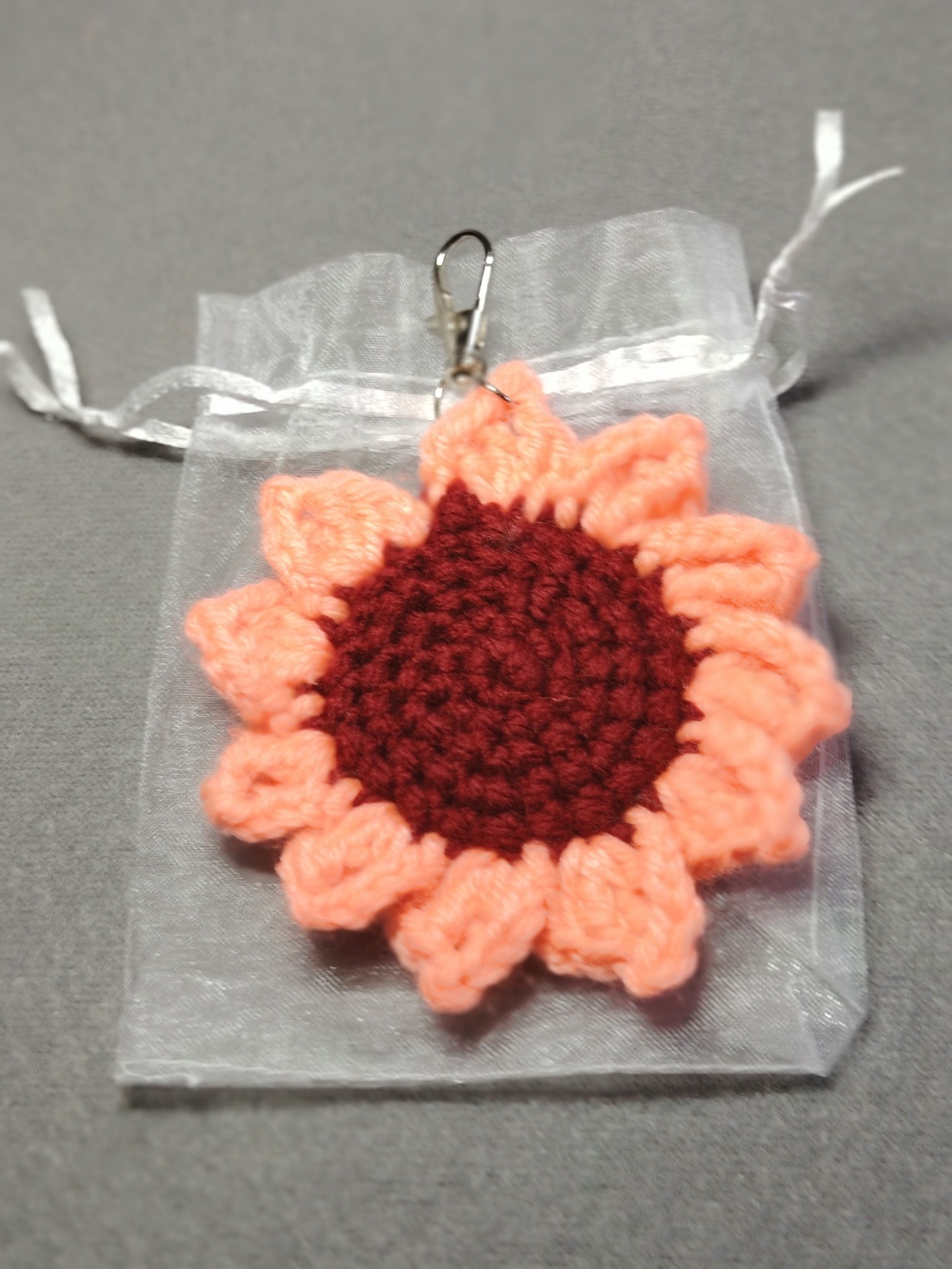 Breloc floare - genți și portofele - accesorii genți - breloc - Artynos.ro