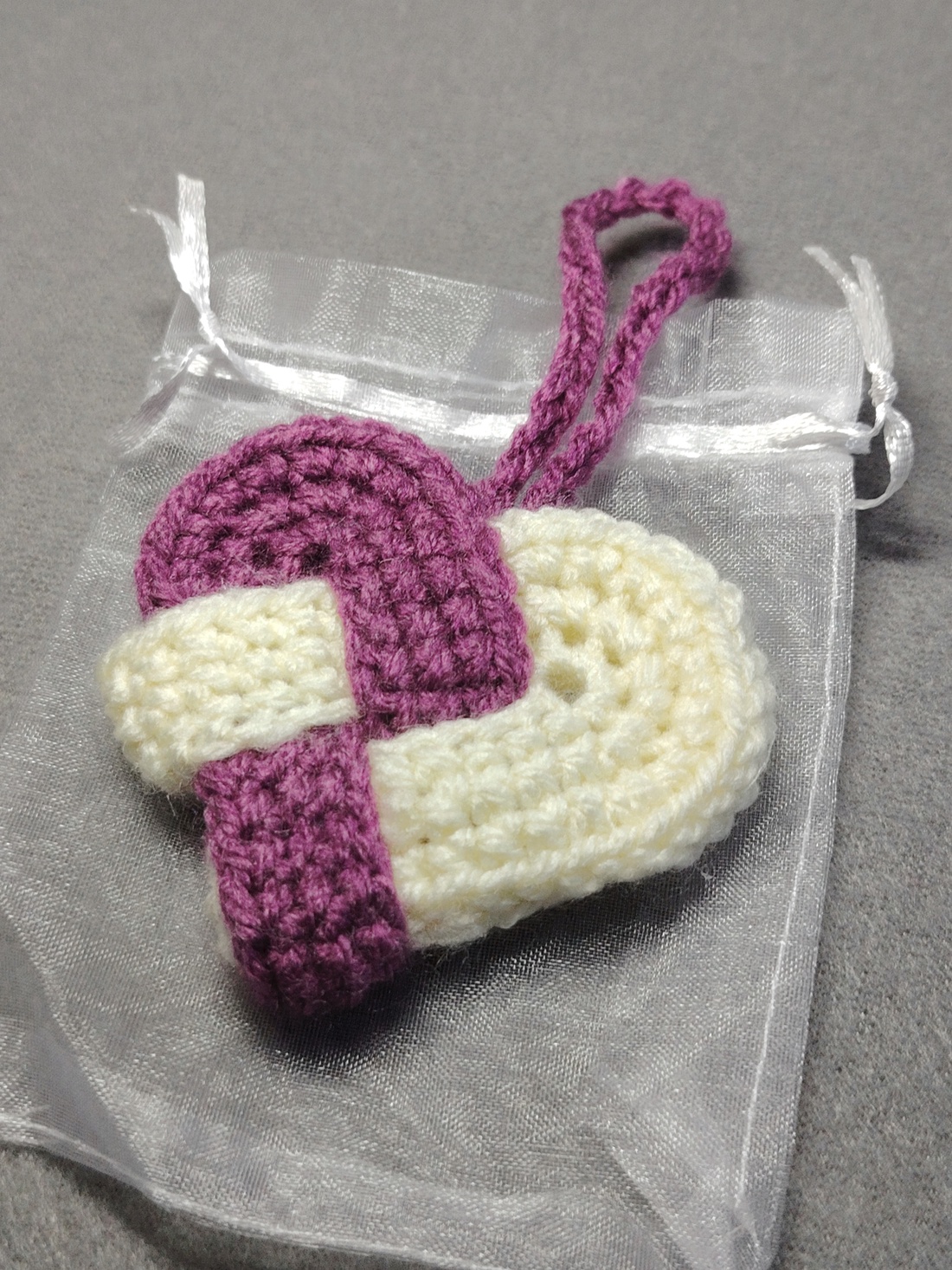 Breloc crosetat inima - genți și portofele - accesorii genți - breloc - Artynos.ro