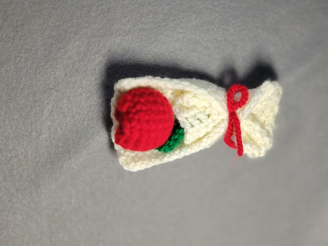 Mini buchet cu un lalea crosetata - casă & stil de viață - decorațiuni de casă - accesorii florale - buchete de flori - Artynos.ro