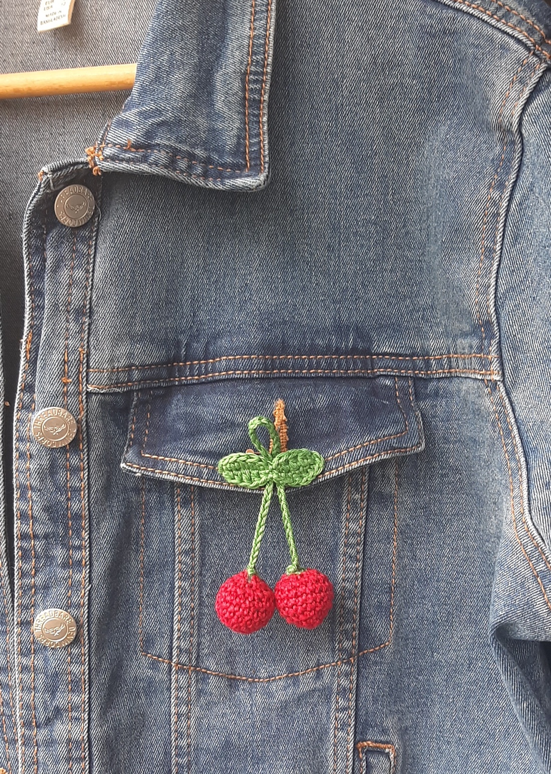 Breloc cu cireșe croșetate - geantă și husă - accesorii genți - breloc - Artynos.ro Breloc cu cireșe croșetate - geantă și husă - accesorii genți - breloc - Artynos.ro