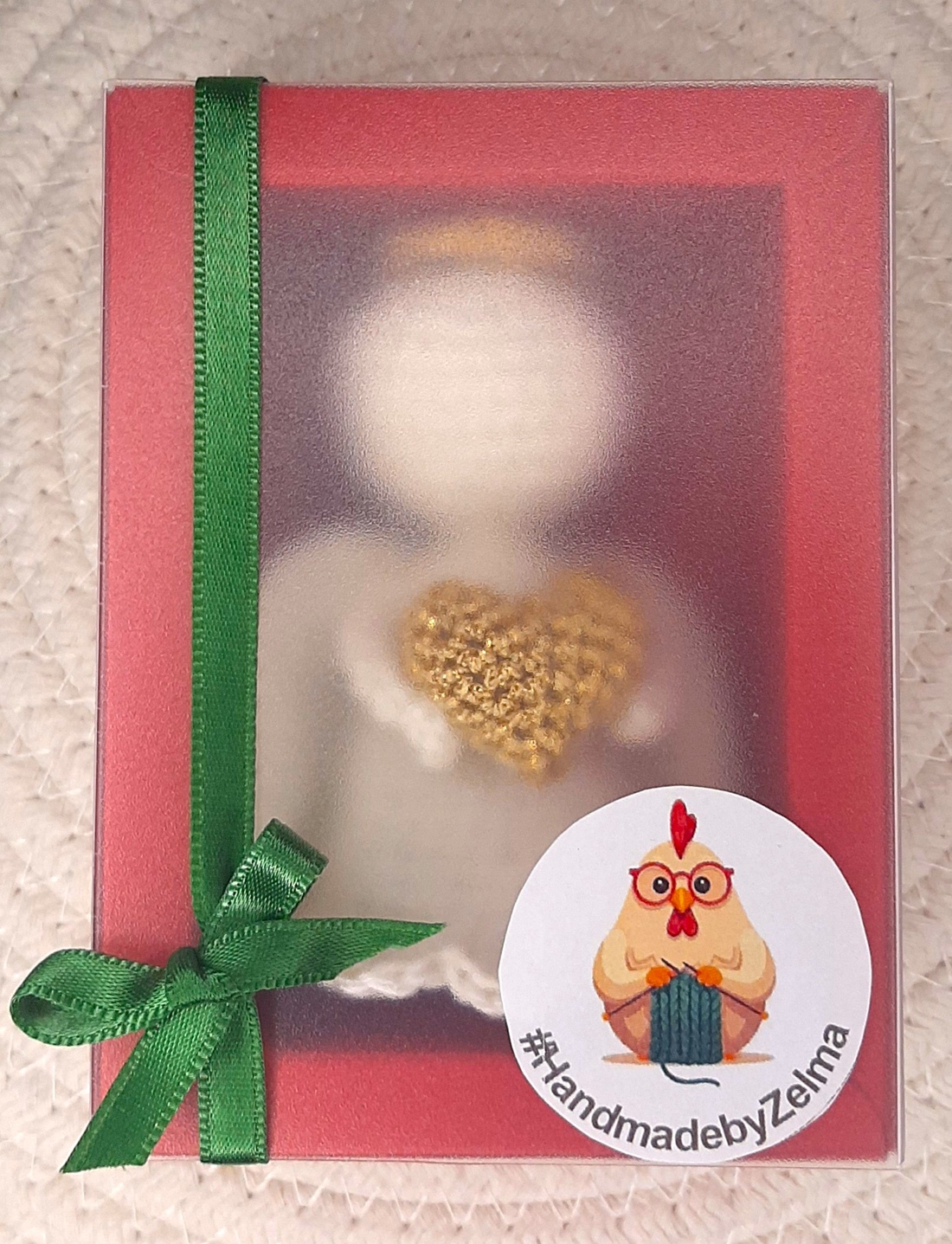 Ornament de Crăciun - Îngeraș auriu croșetat manual - crăciun - decorațiuni de crăciun de casă - figurine pentru pomul de crăciun - Artynos.ro