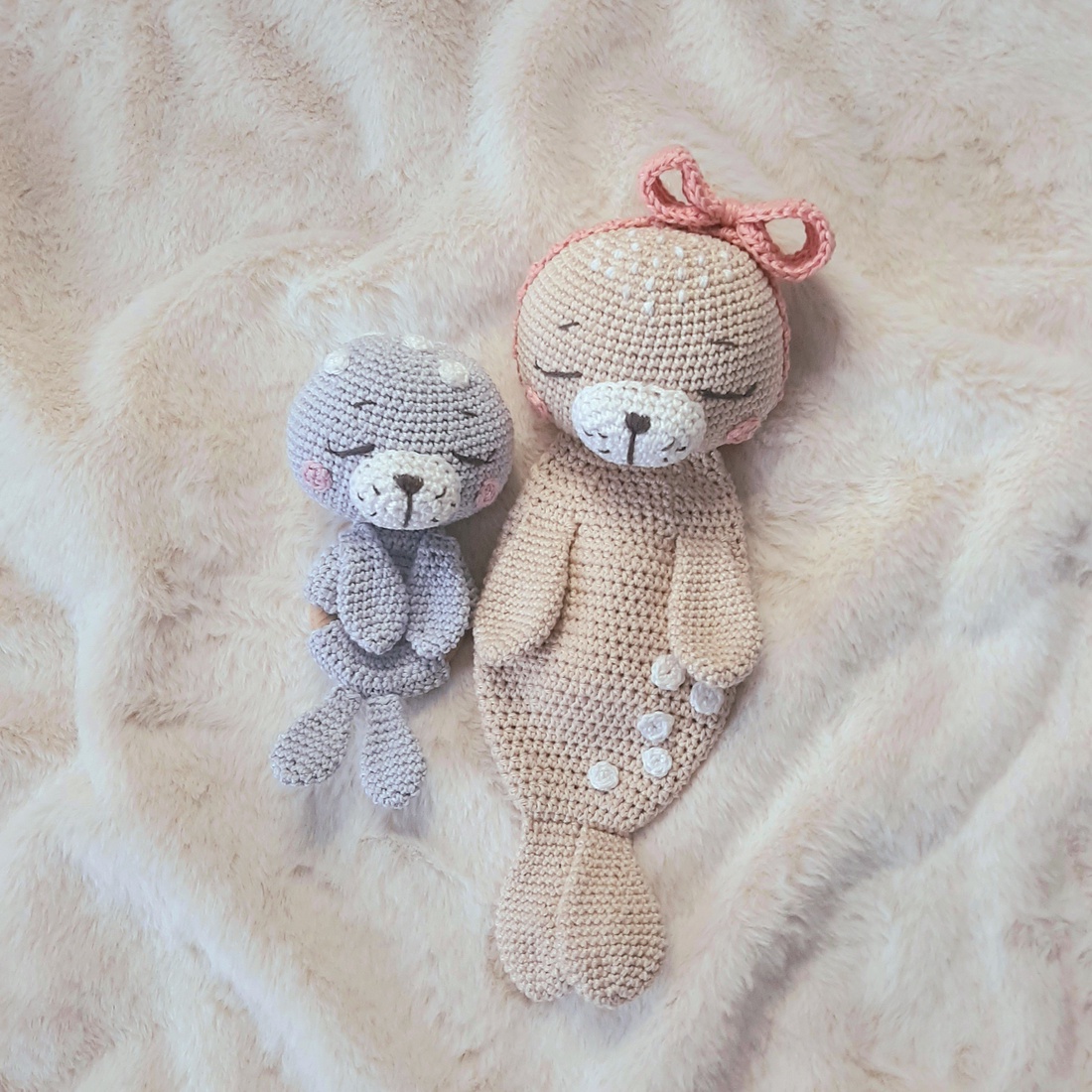 Set Cadou Premium: Focă și Pui Focă � Naturale (Bumbac și Lână) - jucării și echipamente pentru copii - cadouri baby shower - Artynos.ro