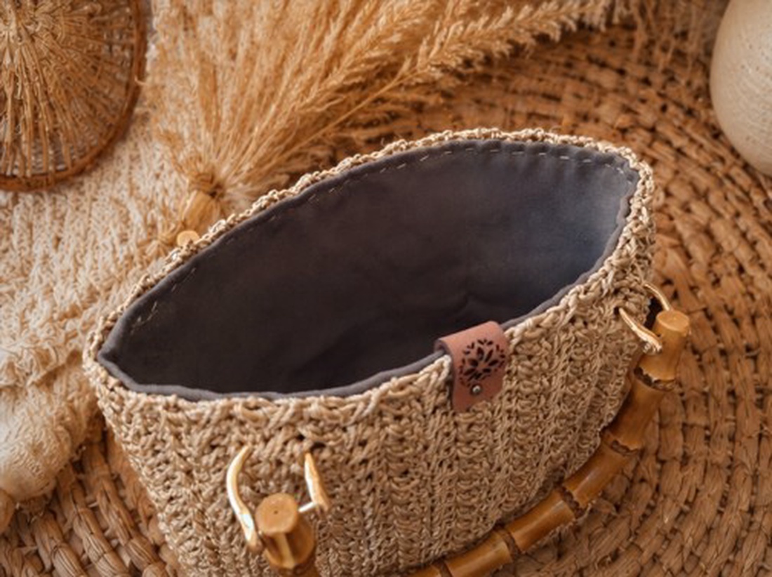 Geantă artizanală bej handmade cu mânere din bambus � Stil Boho Natural - genți și portofele - genți de mână și umăr - geantă casual - Artynos.ro