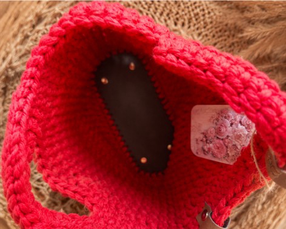 Geantă handmade croșetată roșie � Stil Boho Chic - genți și portofele - genți de mână și umăr - geantă casual - Artynos.ro