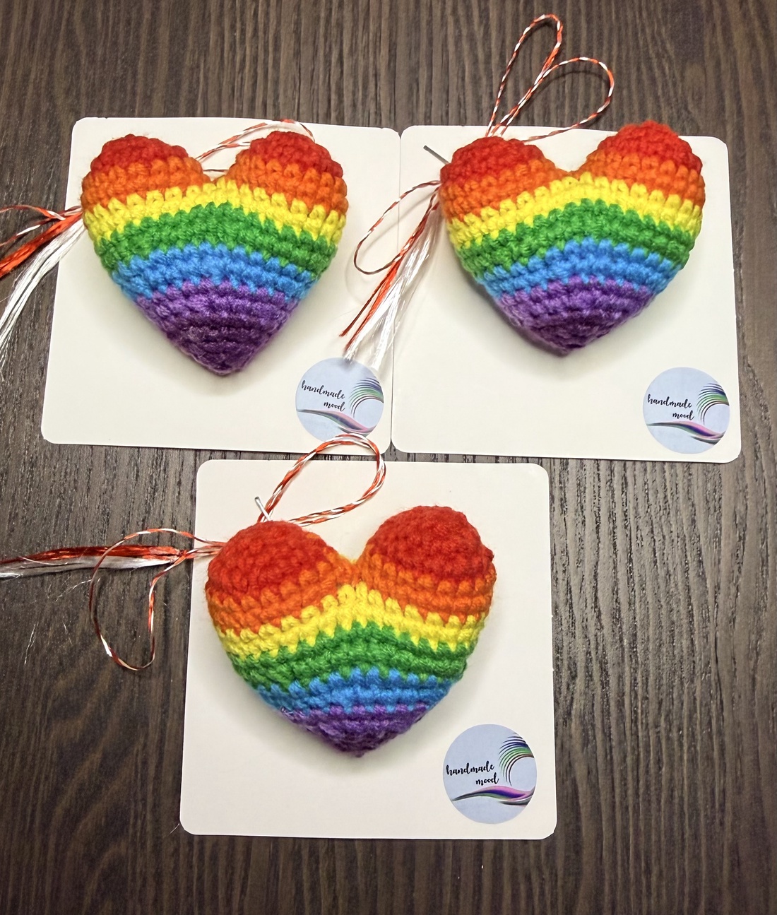 Martisor Inima-Curcubeu Crosetata � Simbolul Bucuriei si Sperantei, lucrat manual - bijuterii - broșe - Artynos.ro