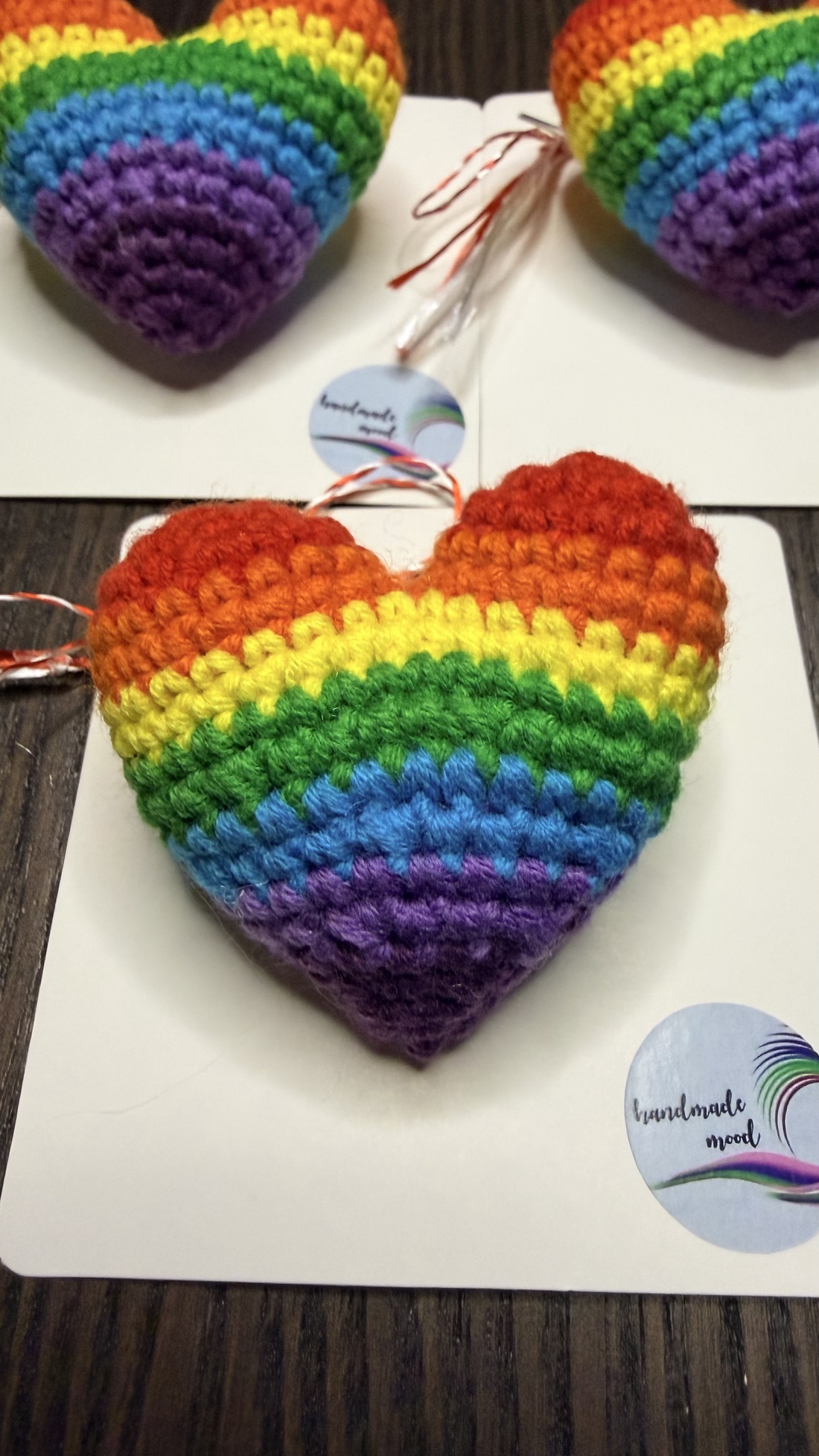 Martisor Inima-Curcubeu Crosetata � Simbolul Bucuriei si Sperantei, lucrat manual - bijuterii - broșe - Artynos.ro