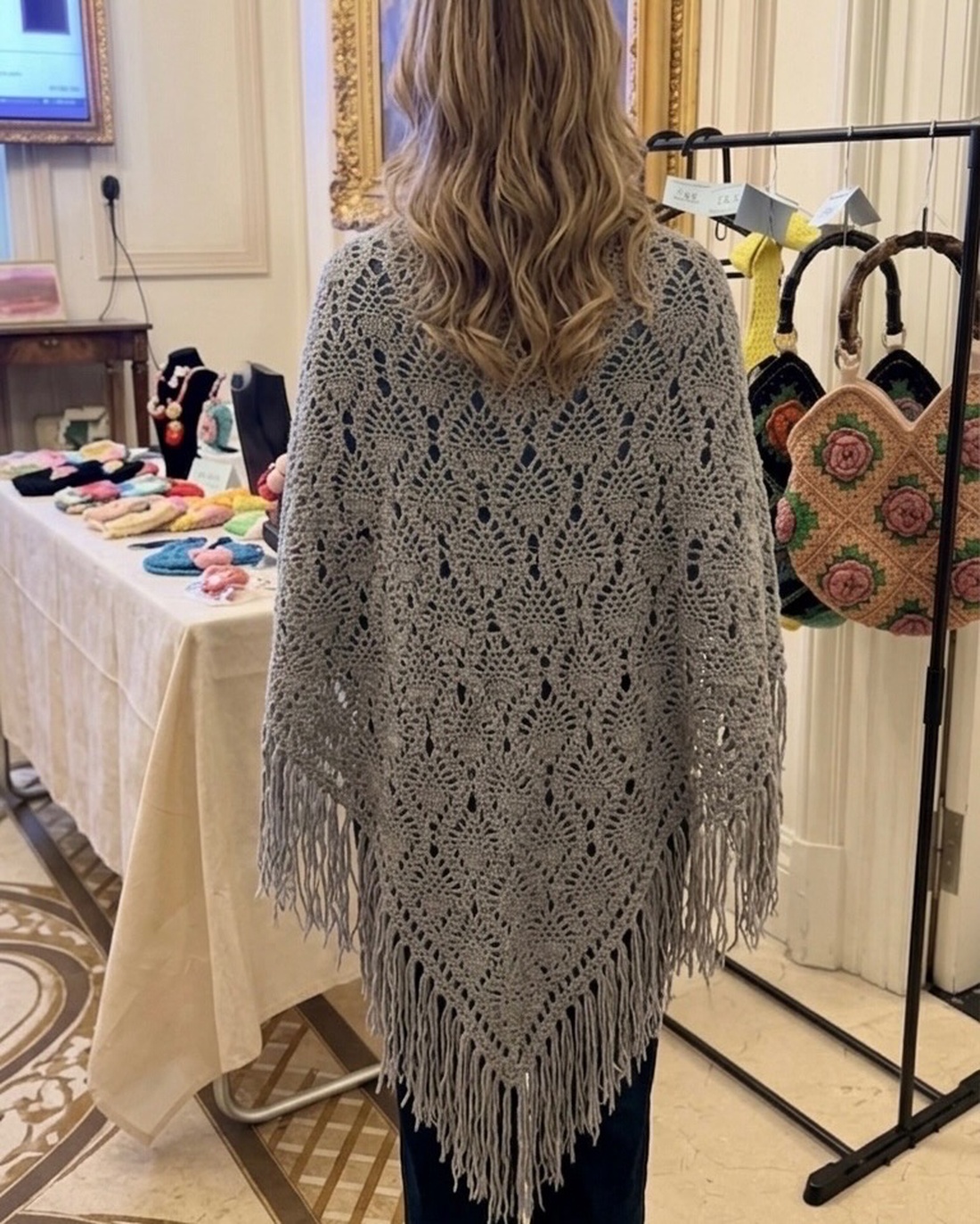 Șal croșetat manual � eleganță atemporală în nuanțe de gri - îmbrăcăminte și modă - eșarfe, pălării, fularuri - șaluri - Artynos.ro