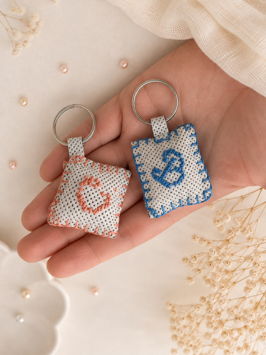 Brelocuri mini tesute manual - genți și portofele - accesorii genți - breloc - Artynos.ro