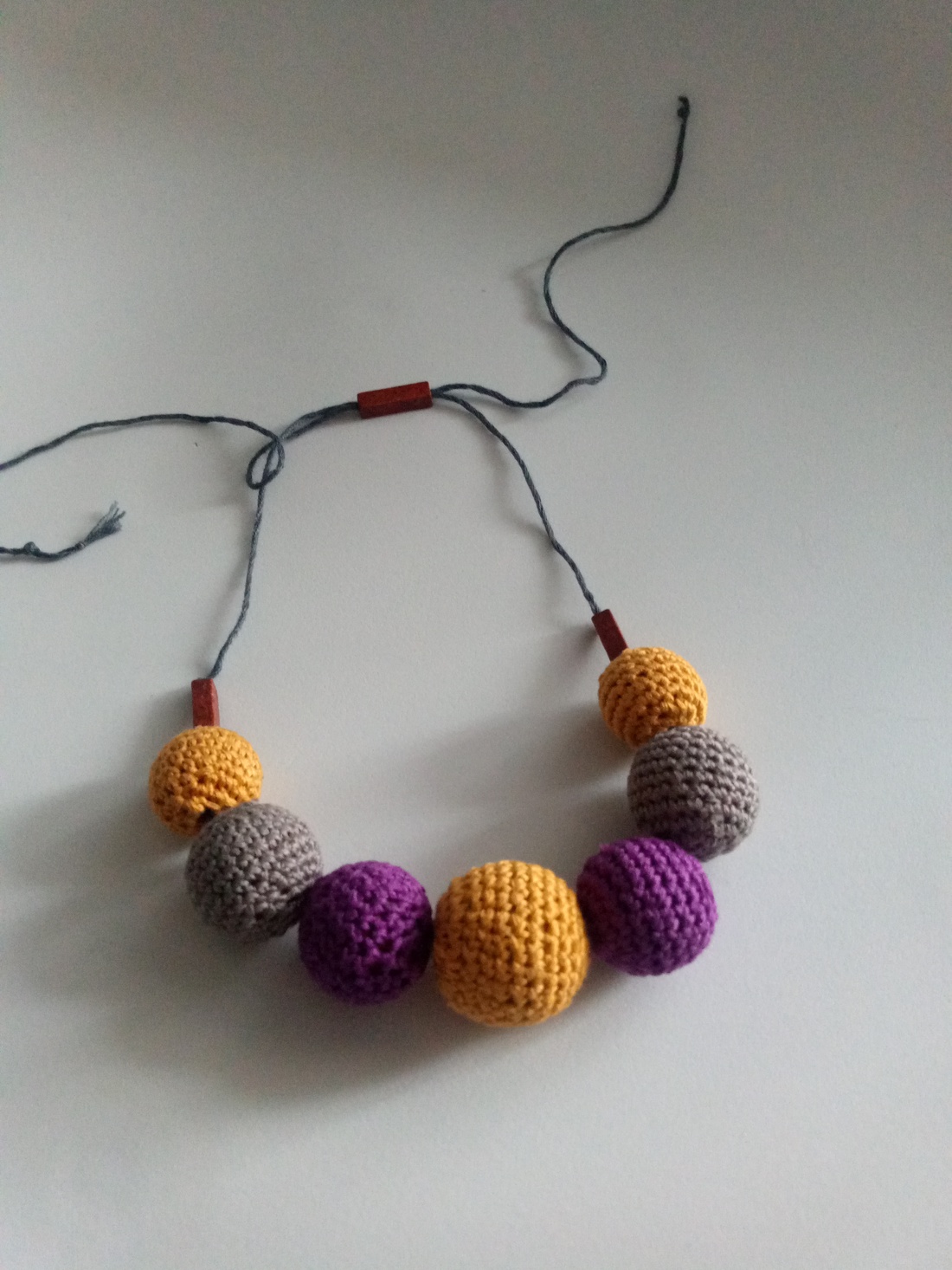 Colier gri mustar - bijuterii - coliere - coliere din mărgele - Artynos.ro