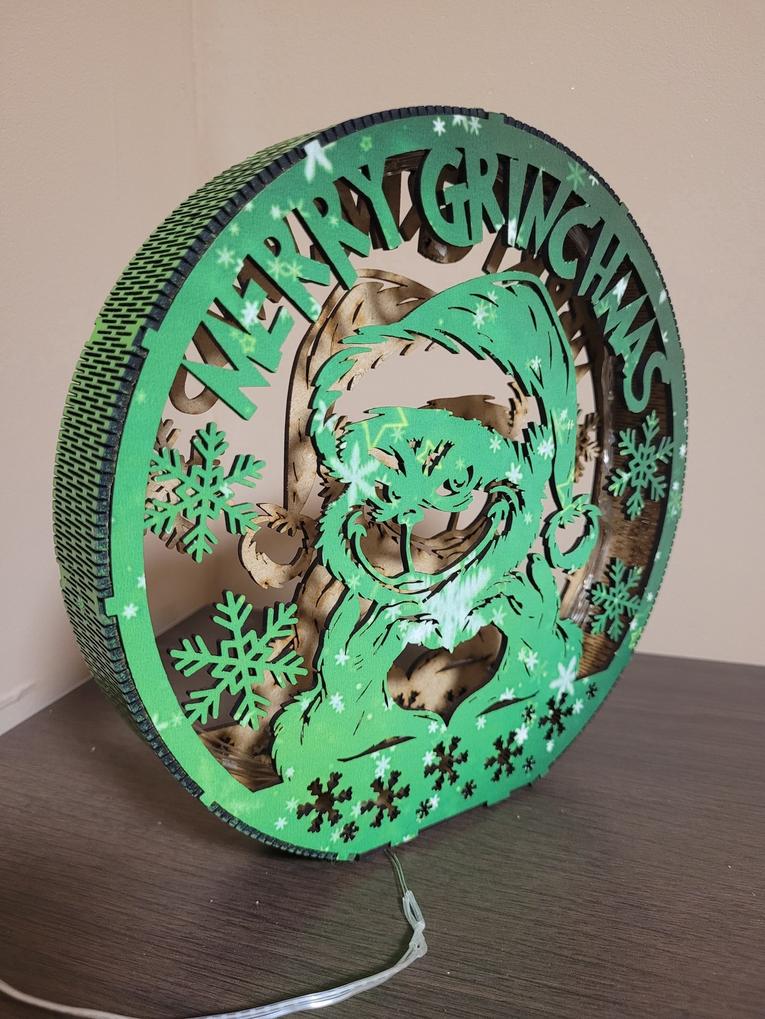 Lampă LED Grinch decor de Crăciun handmade - - Artynos.ro Lampă LED Grinch decor de Crăciun handmade - - Artynos.ro