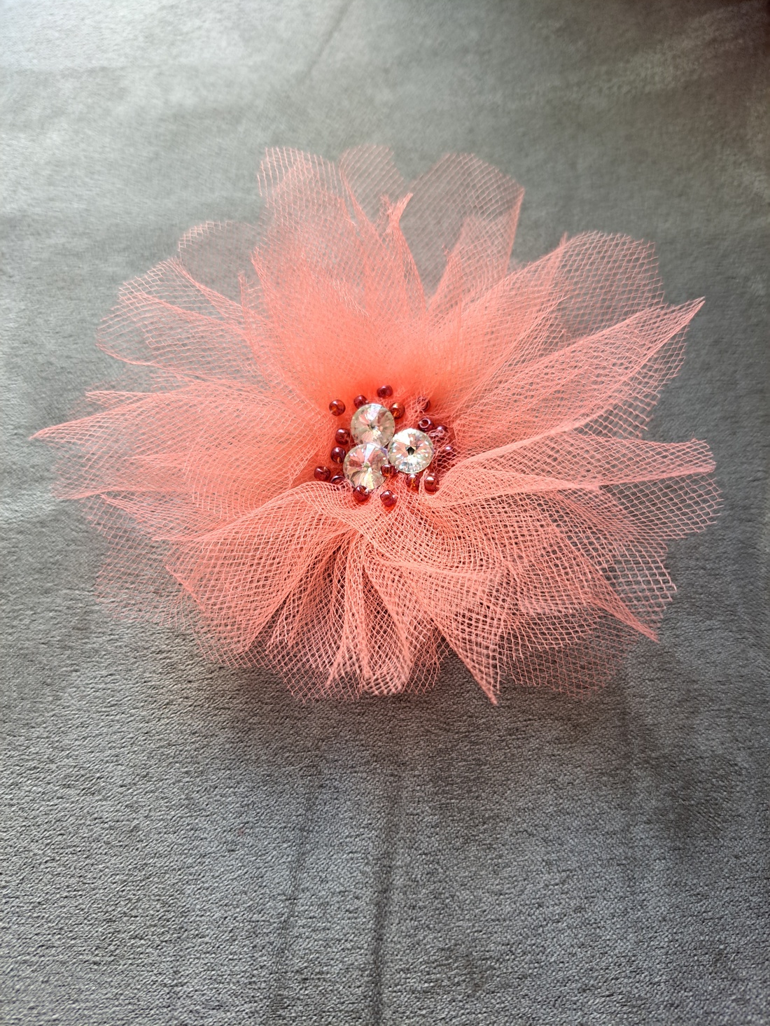 Broșă tulle cu cristale - bijuterii - broșă, insigne - insigne - Artynos.ro Broșă tulle cu cristale - bijuterii - broșă, insigne - insigne - Artynos.ro