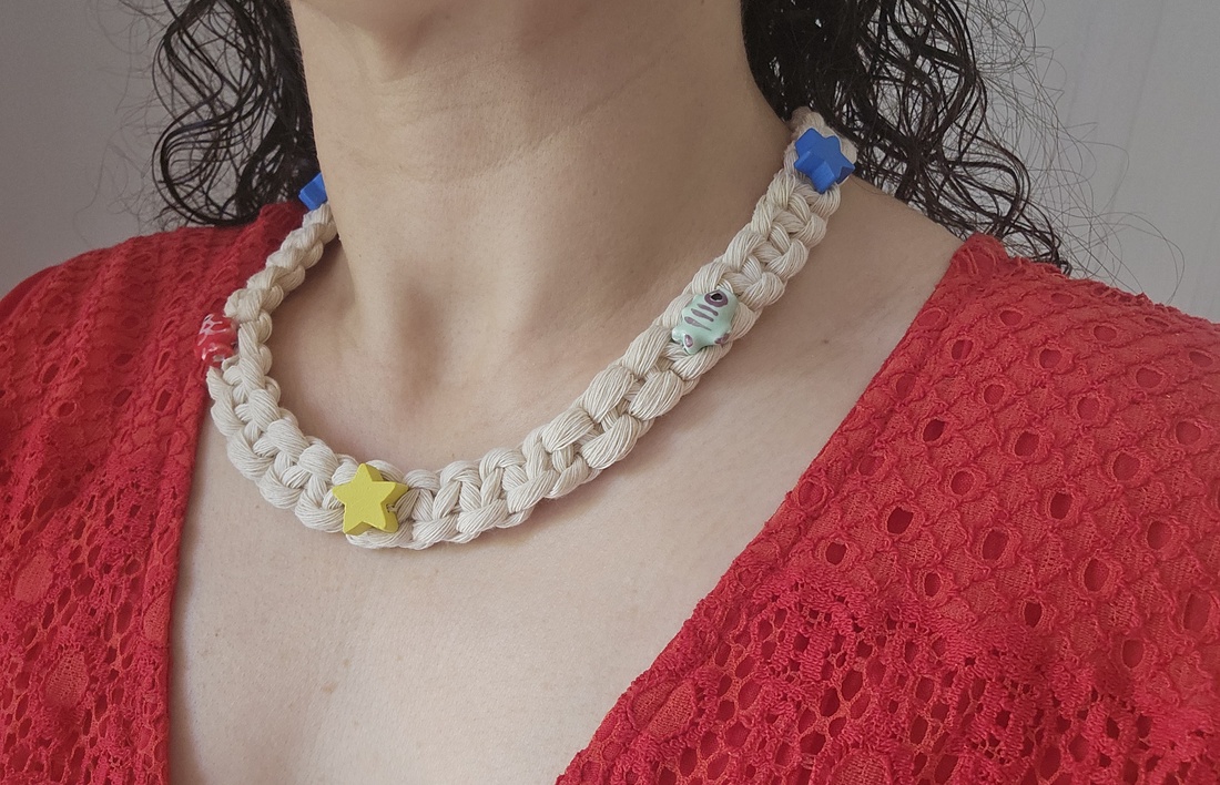 Colier macrame cu peștișori și steluțe - bijuterii - coliere - coliere fără pandative - Artynos.ro Colier macrame cu peștișori și steluțe - bijuterii - coliere - coliere fără pandative - Artynos.ro
