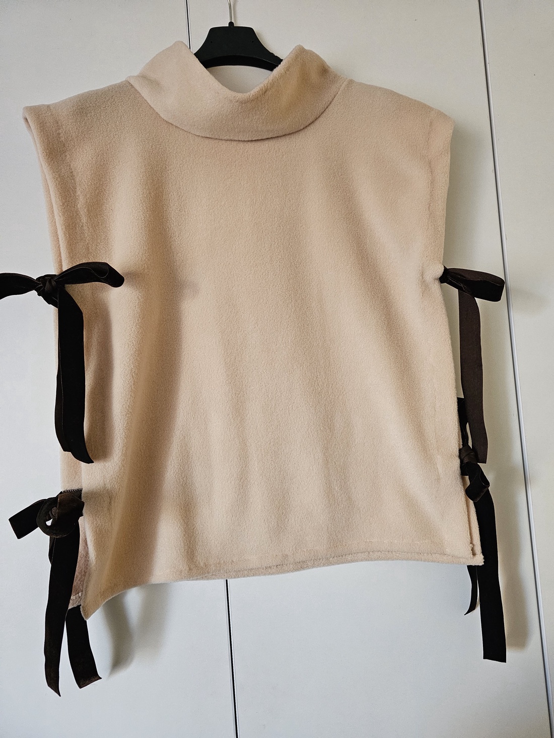 Vestă fleece mărime reglabilă S-L - îmbrăcăminte și modă - haine damă - vestă femei - Artynos.ro Vestă fleece mărime reglabilă S-L - îmbrăcăminte și modă - haine damă - vestă femei - Artynos.ro