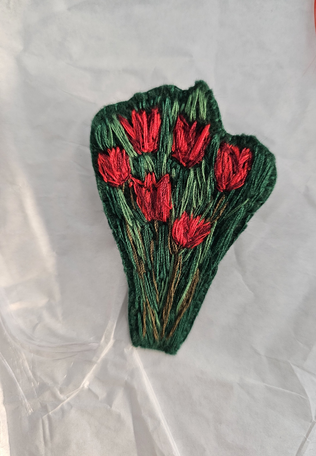 Mărțișor broșă brodată manual - bijuterii - mărțișor - Artynos.ro