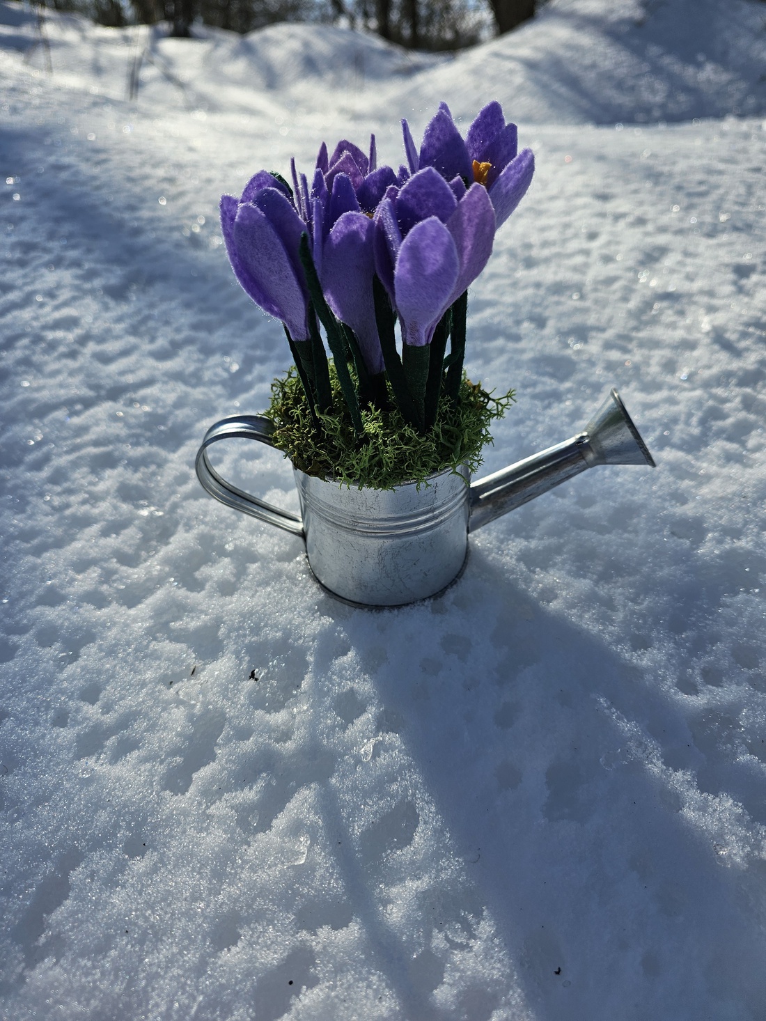 Decorațiune mărțișor cu brândușe - bijuterii - mărțișor - Artynos.ro