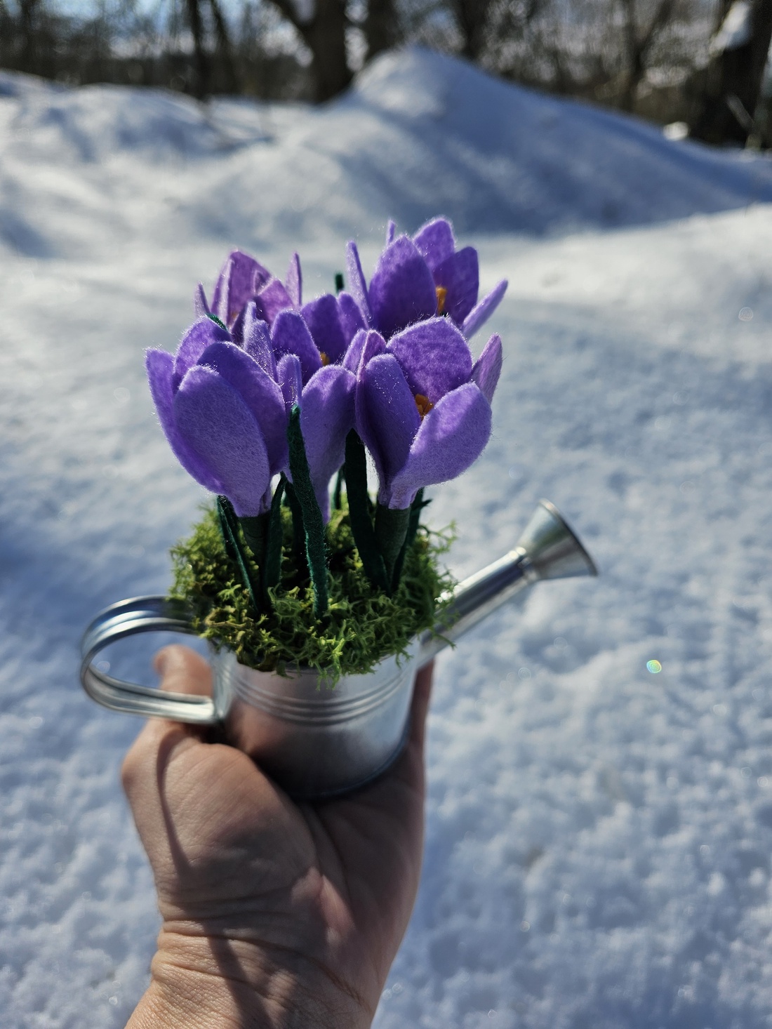 Decorațiune mărțișor cu brândușe - bijuterii - mărțișor - Artynos.ro