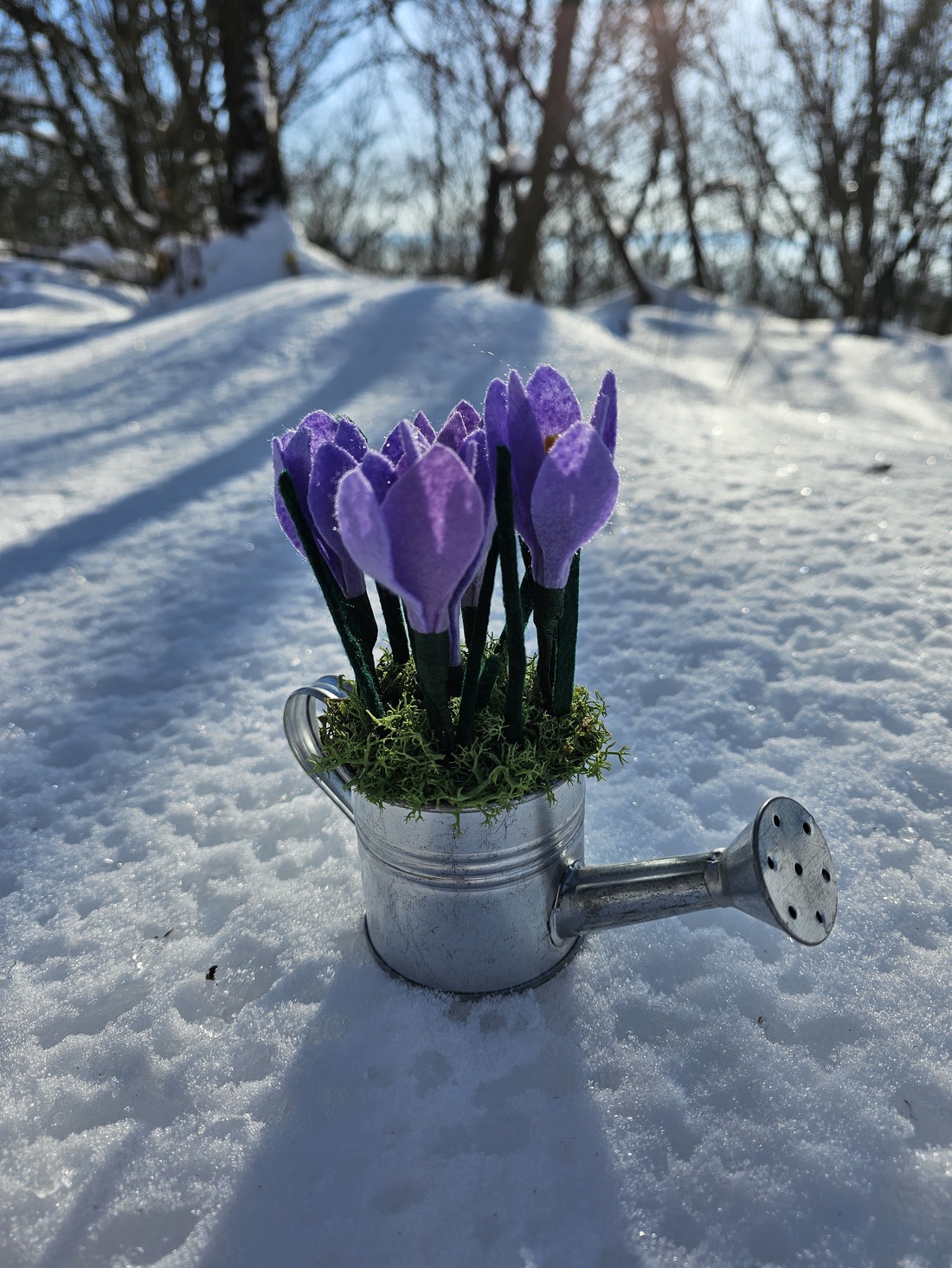 Decorațiune mărțișor cu brândușe - bijuterii - mărțișor - Artynos.ro
