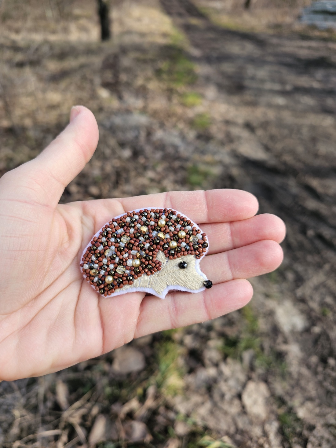 Broșă arici - bijuterii - mărțișor - Artynos.ro