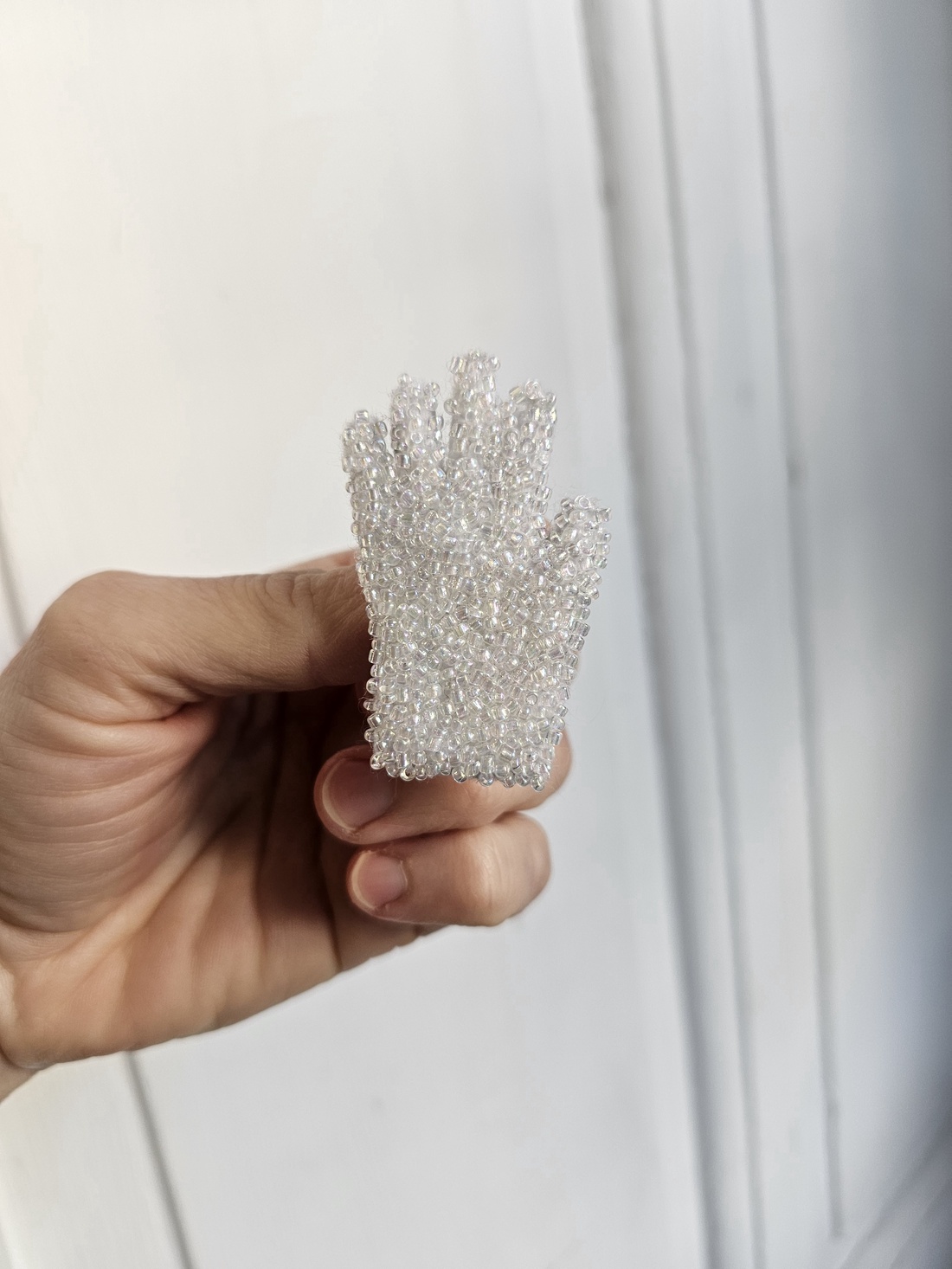 Broșă Michael Jackson glove - bijuterii - broșe - Artynos.ro