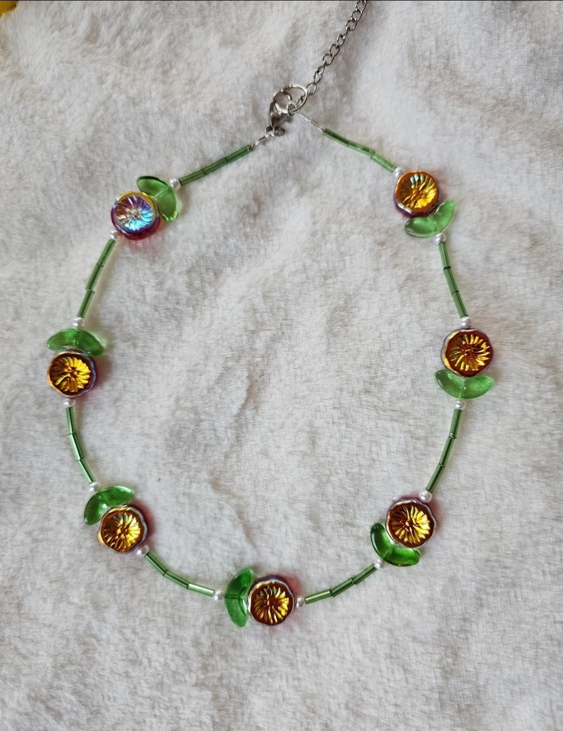 Colier cu flori și perle - bijuterii - coliere - coliere din mărgele - Artynos.ro