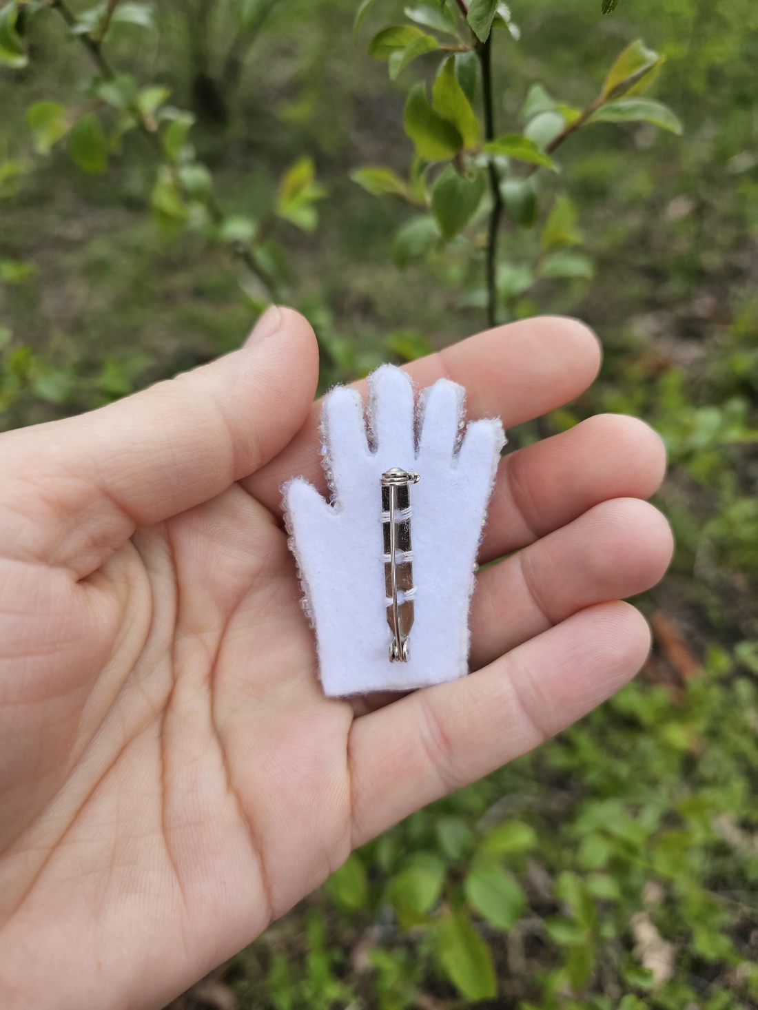 Broșă Michael Jackson glove - bijuterii - broșe - Artynos.ro