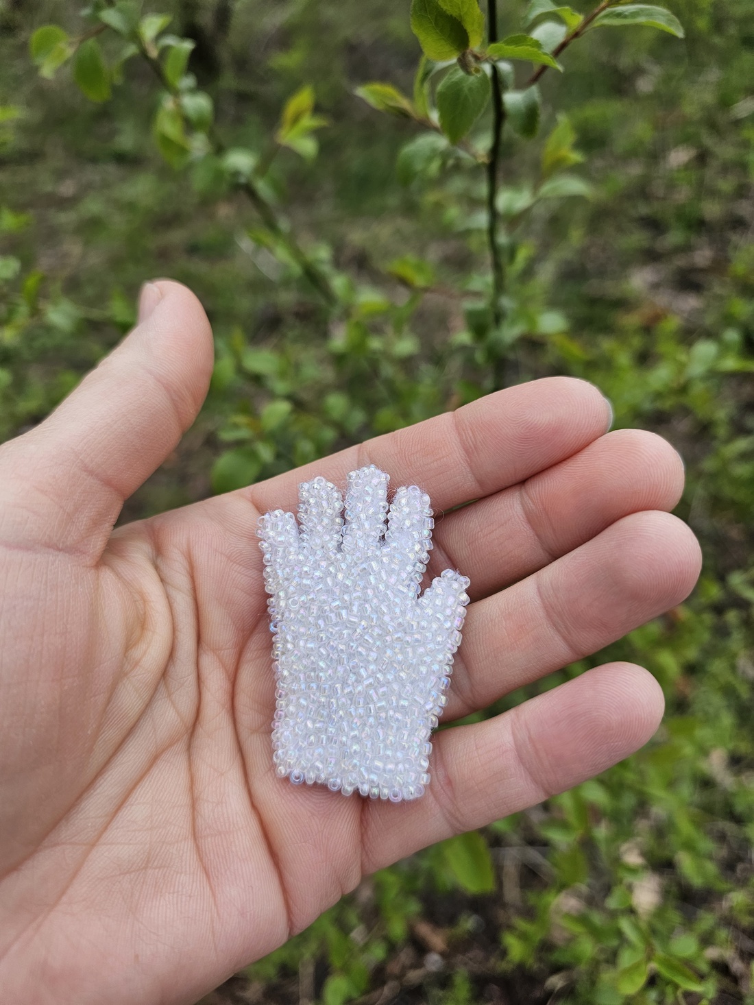 Broșă Michael Jackson glove - bijuterii - broșe - Artynos.ro