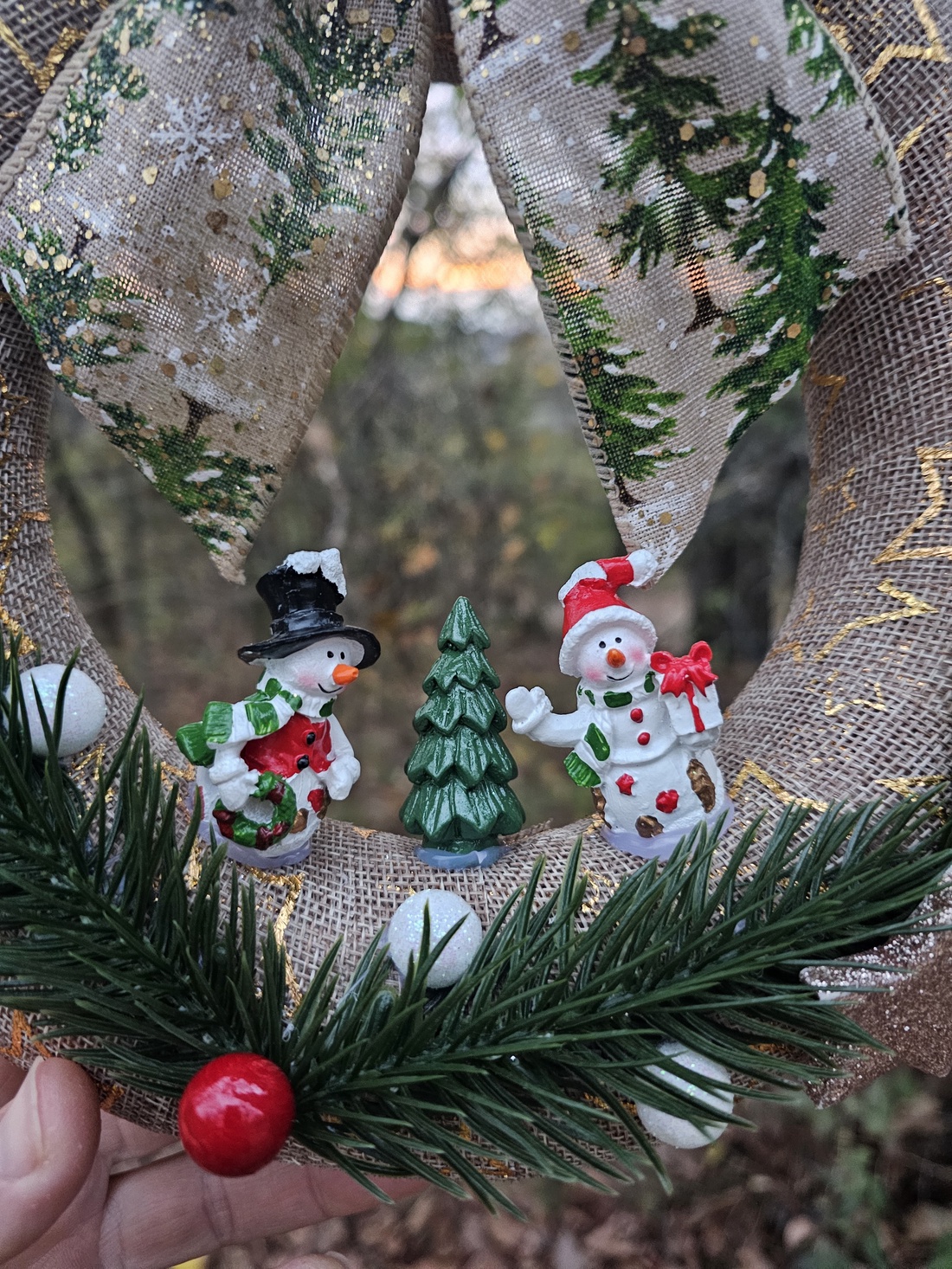 Coroniță Crăciun cu omuleți de zăpadă - crăciun - decorațiuni de advent - coroniță advent - Artynos.ro