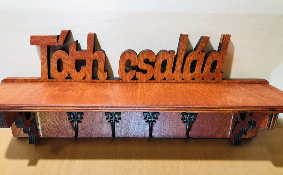 Breloc de perete cu nume de familie unic - casă & stil de viață - accesorii pentru decorat casa - decorațiuni de pereți, decorațiuni suspendate - suport pentru chei - Artynos.ro