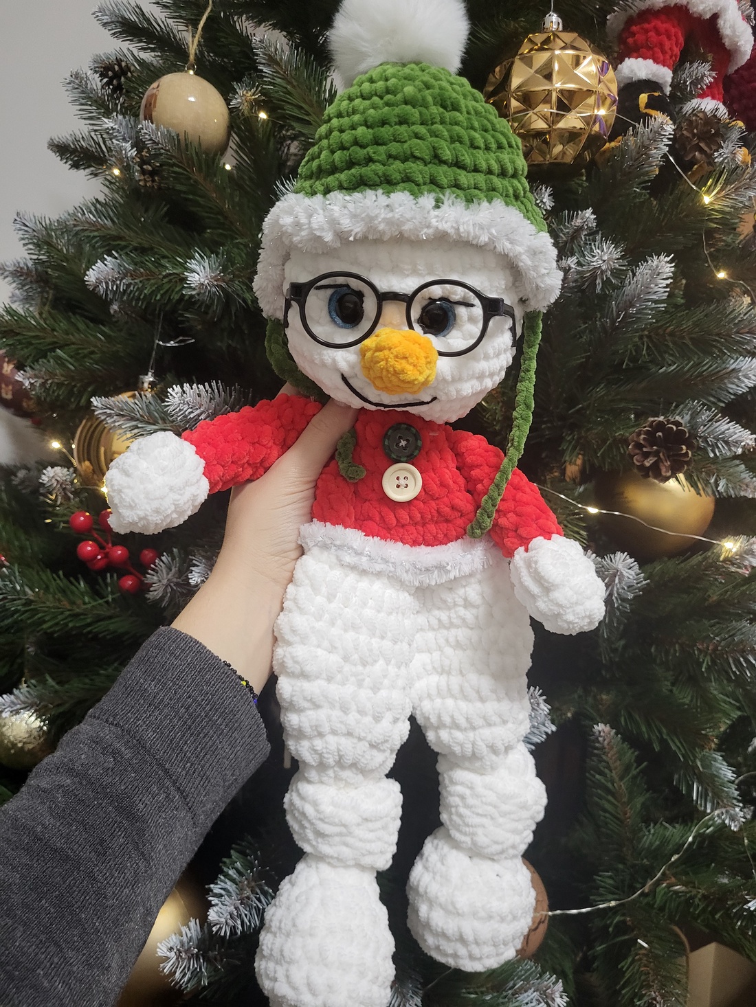 Om de zăpadă croșetat  - jucării și echipamente pentru copii - plușuri - păpușă croșetată, păpușă de pluș - Artynos.ro