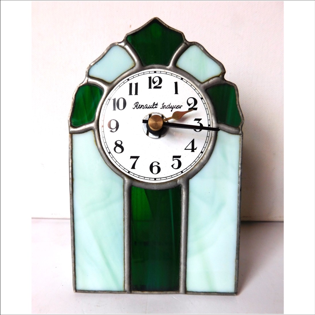 Ceas Tiffany vintage cu inscripția Renault Indycar - casă & stil de viață - decorațiuni de casă - decorațiuni de pereți - ceasuri de perete - Artynos.ro