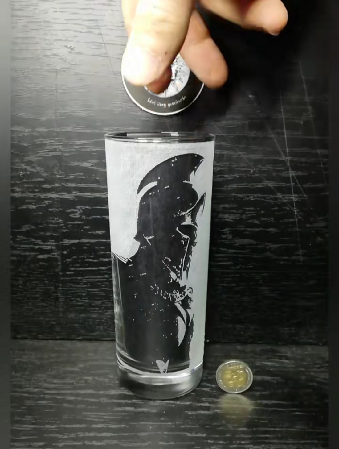 Pahar de sticlă cu model de războinic spartan  -  - Artynos.ro