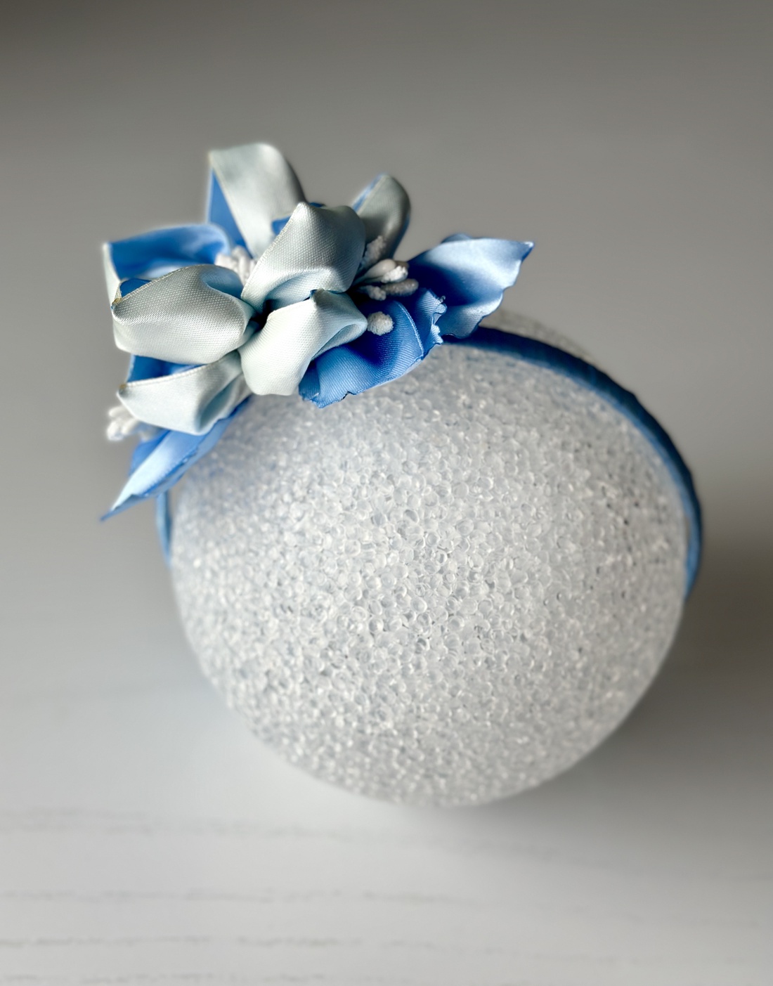 Bentita handmade cu floare din satin - îmbrăcăminte și modă - accesorii păr - accesorii de păr - Artynos.ro