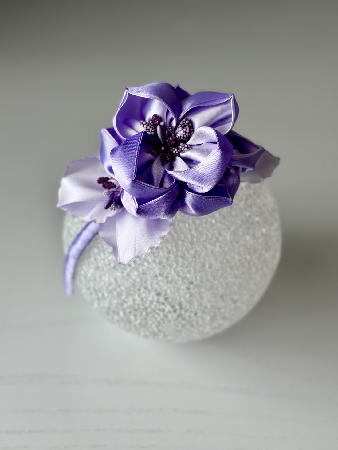 Bentita handmade cu floare din satin - îmbrăcăminte și modă - accesorii păr - accesorii de păr - Artynos.ro