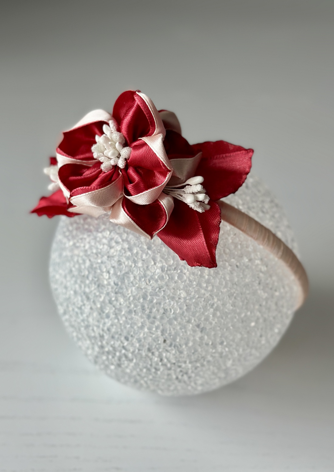 Bentita handmade cu floare din satin - îmbrăcăminte și modă - accesorii păr - accesorii de păr - Artynos.ro