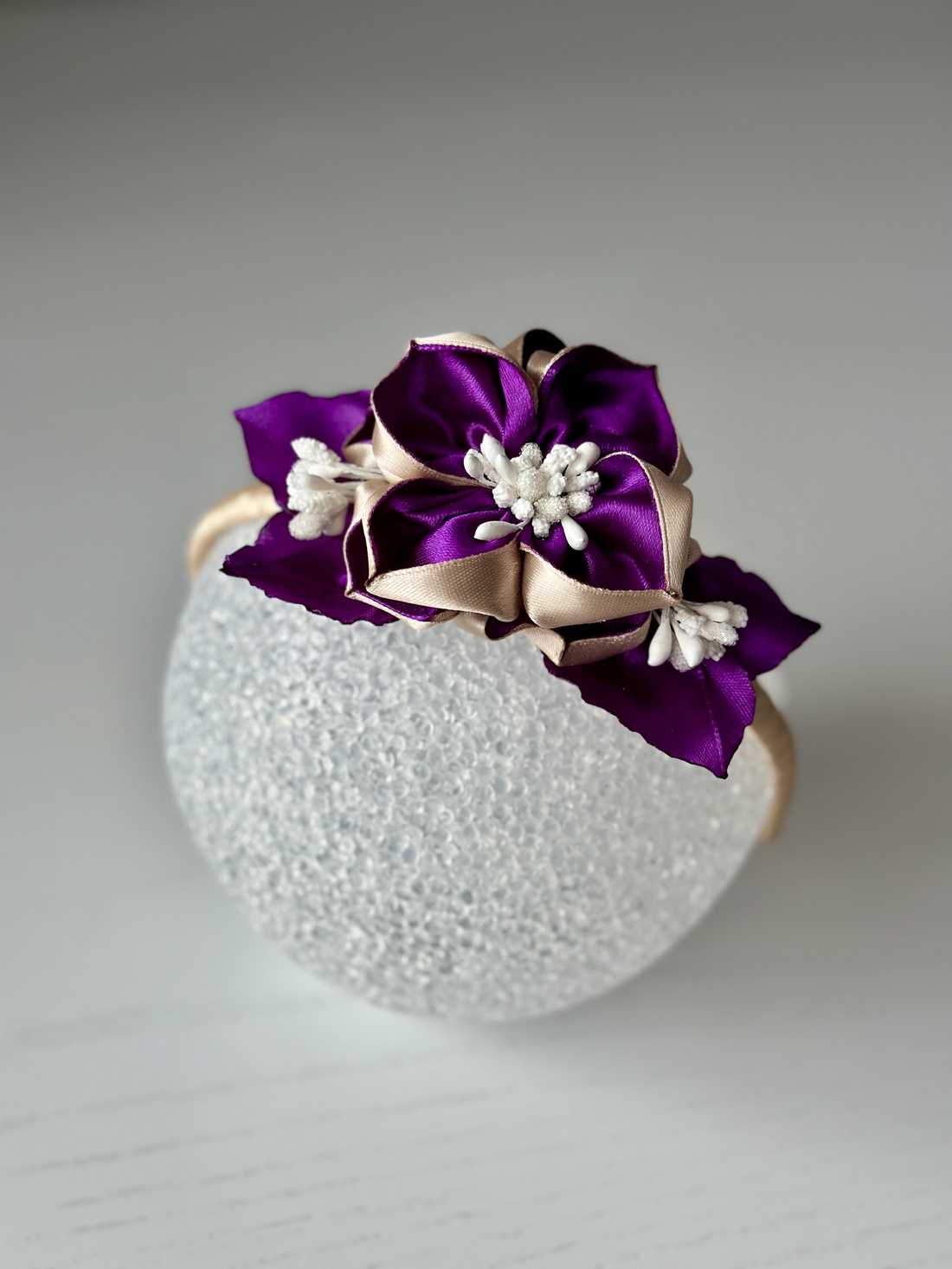 Bentita handmade cu floare din satin - îmbrăcăminte și modă - accesorii păr - accesorii de păr - Artynos.ro